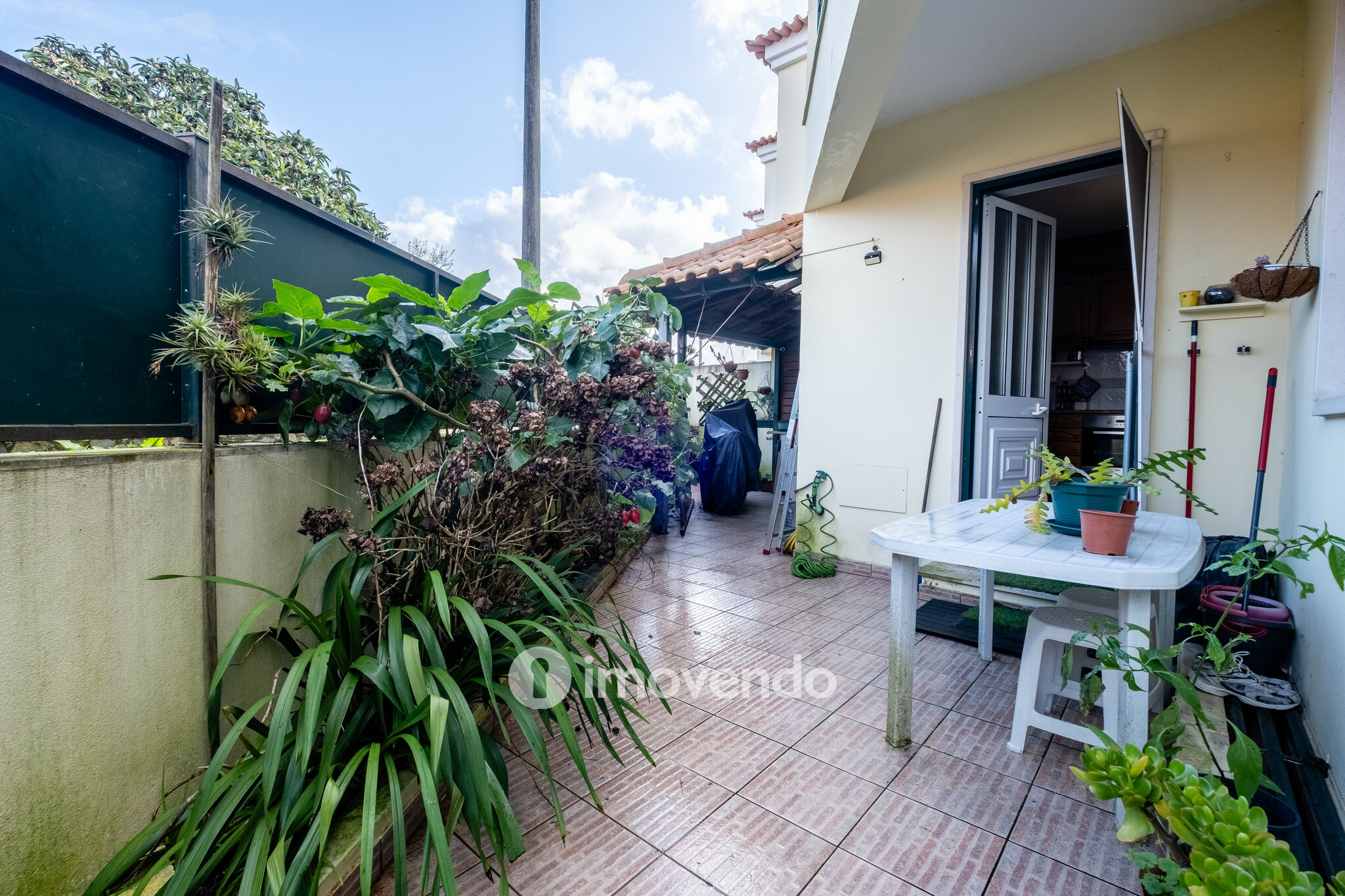 Moradia T3 mobilada e equipada, com garagem e jardim, na Mealhada