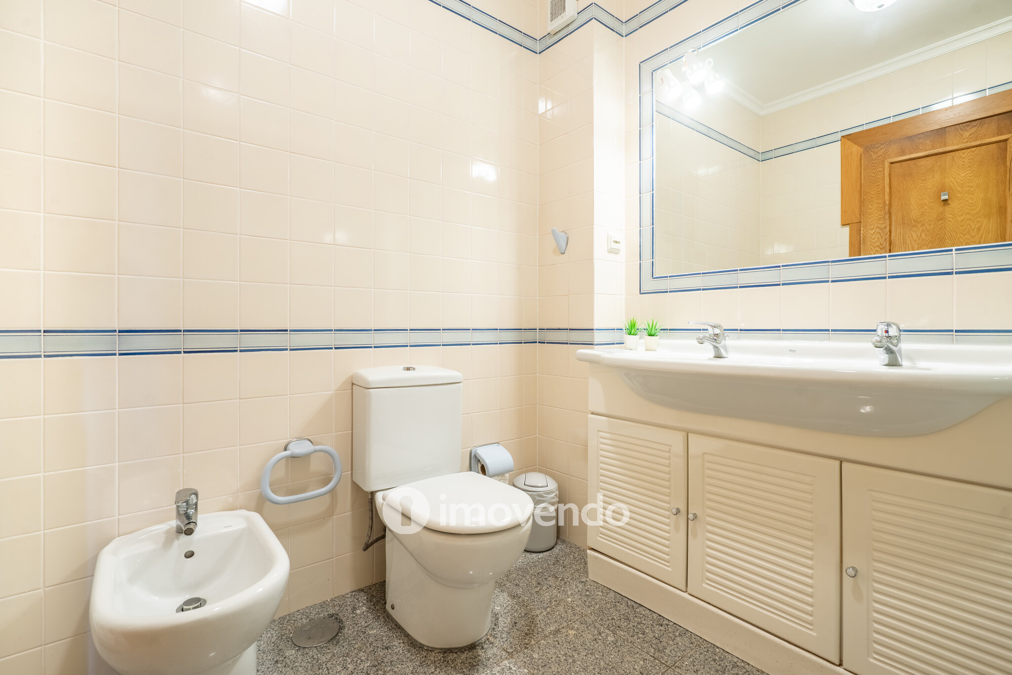 Apartamento T2, num condomínio com piscina, em São Martinho do Porto