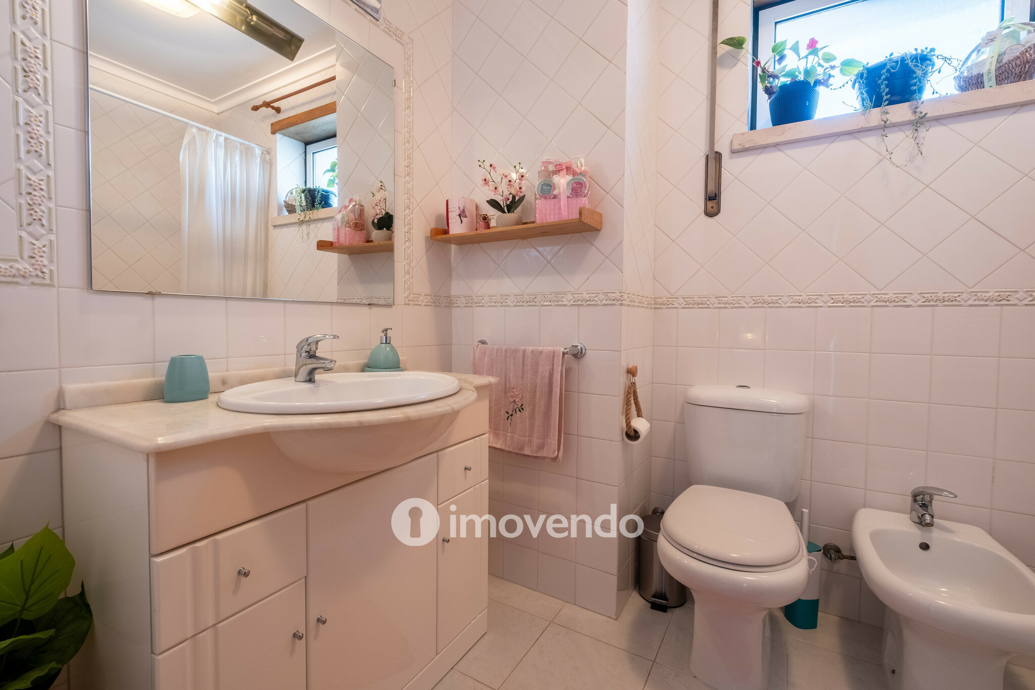 Moradia T3 mobilada e equipada, com garagem e jardim, na Mealhada