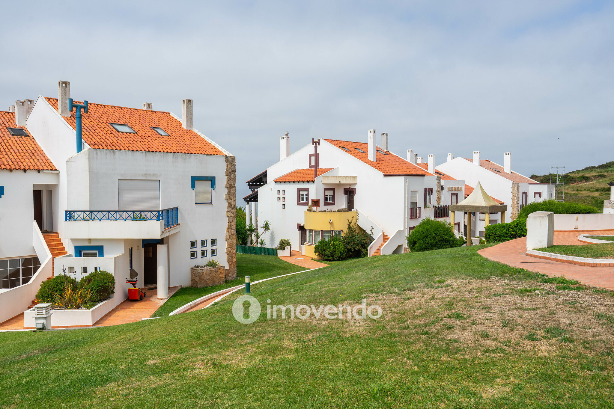 Apartamento T2, num condomínio com piscina, em São Martinho do Porto