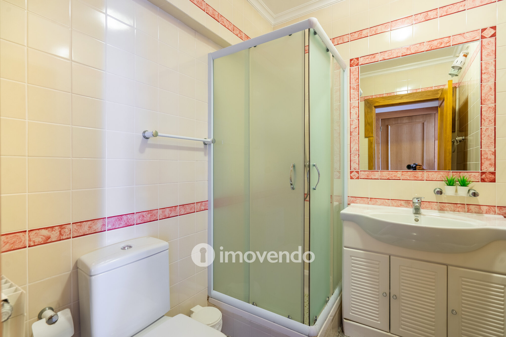 Apartamento T2, num condomínio com piscina, em São Martinho do Porto