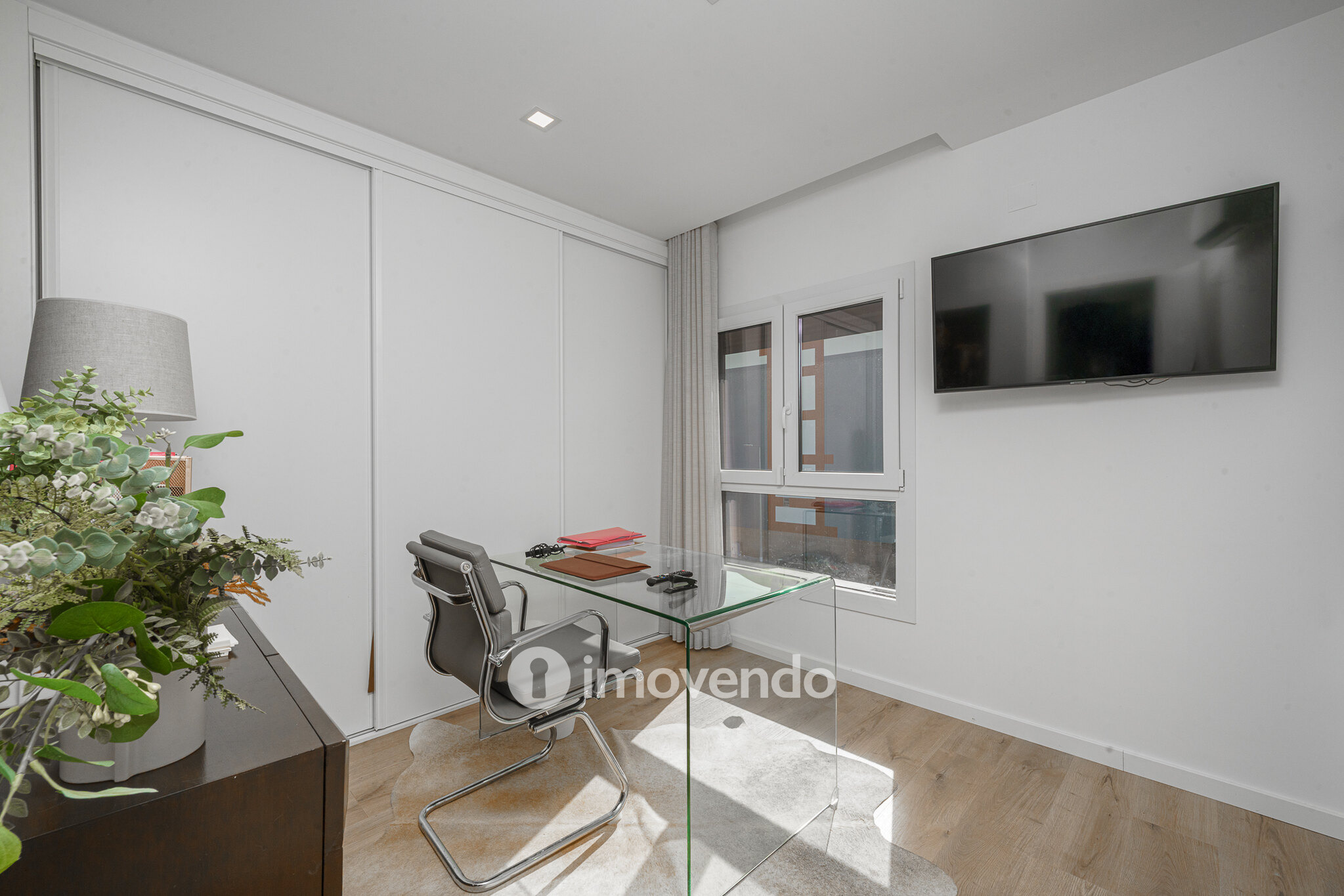 Moradia T3+1 moderna, com piscina e garagem, na Caparica