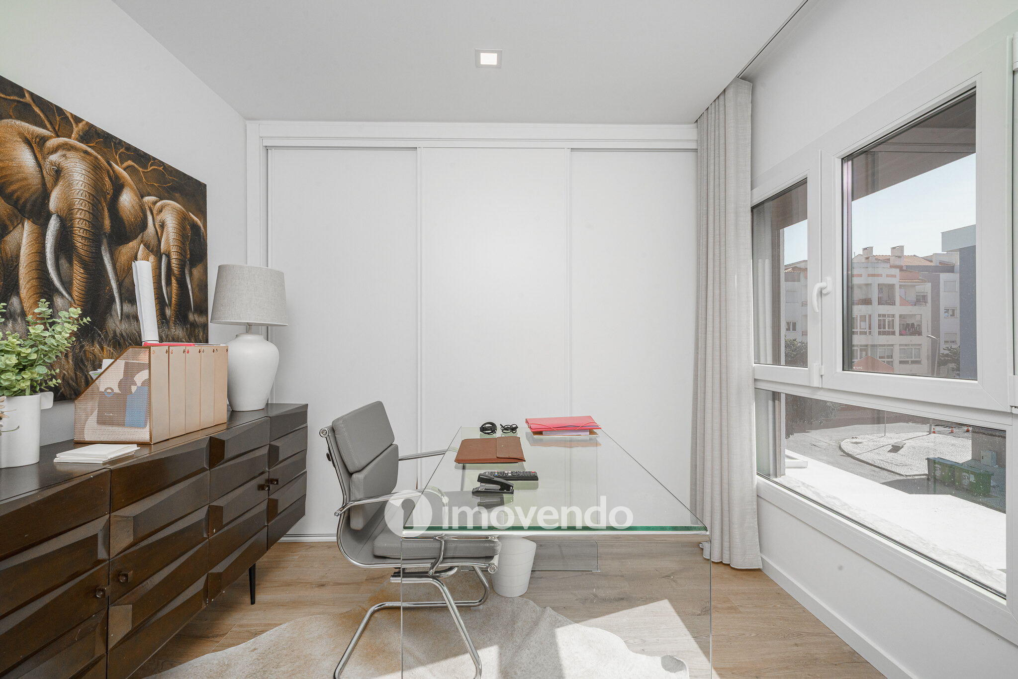 Moradia T3+1 moderna, com piscina e garagem, na Caparica