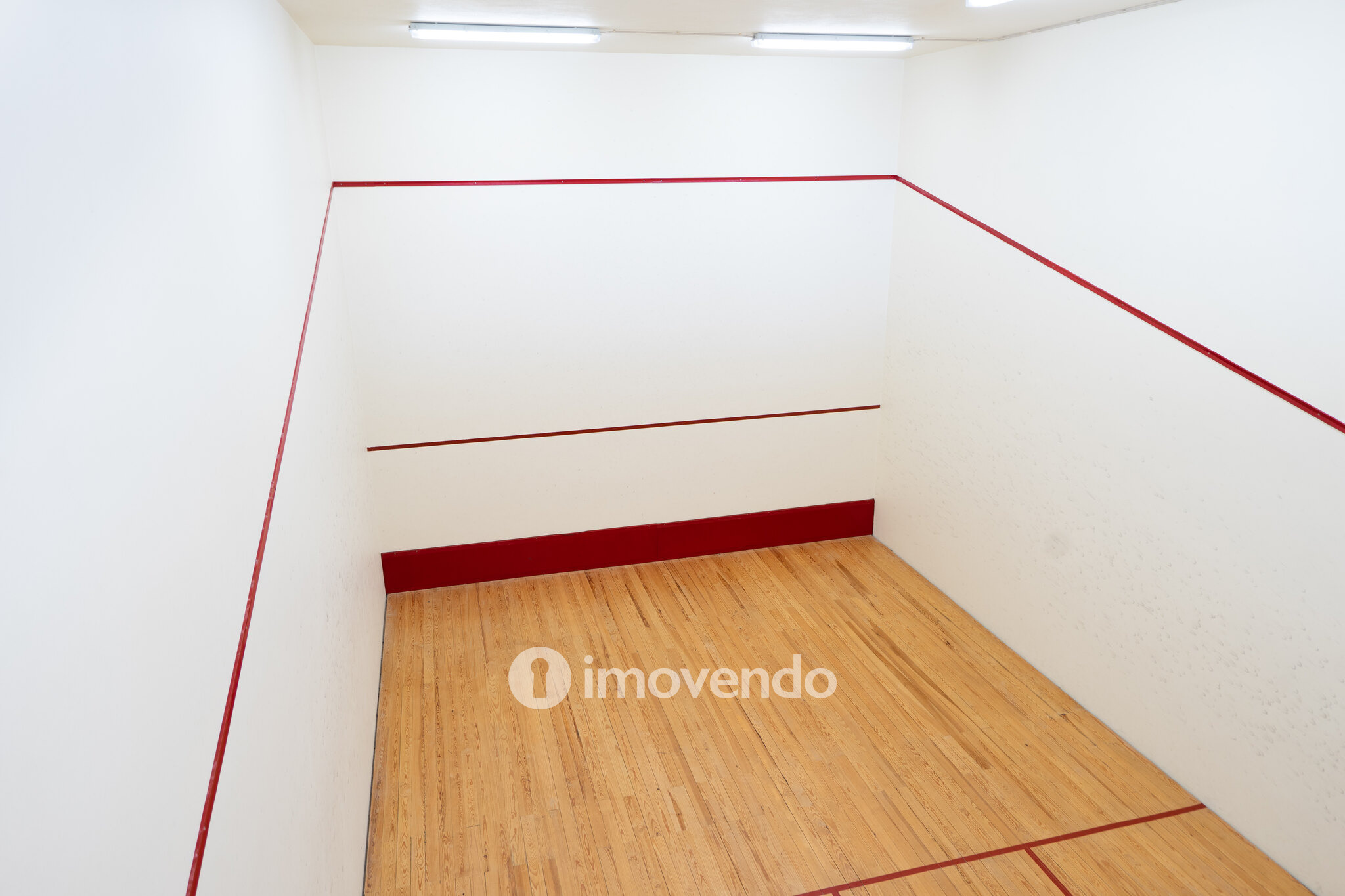 Apartamento T2, num condomínio com piscina, em São Martinho do Porto