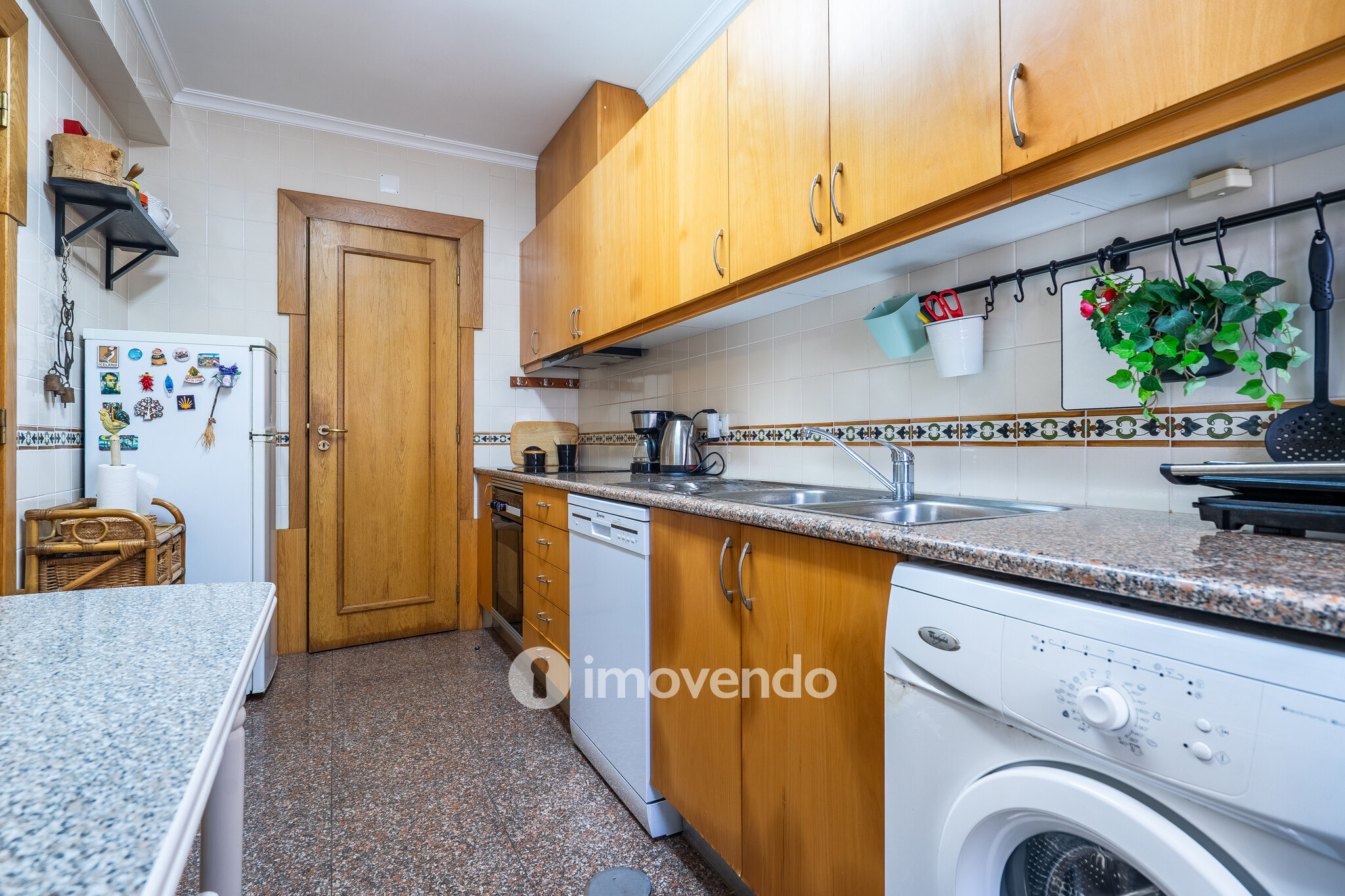 Apartamento T2, num condomínio com piscina, em São Martinho do Porto