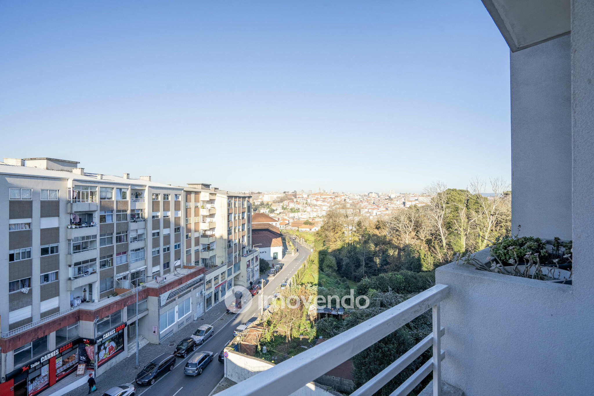 Apartamento T2, com lugar de estacionamento, em Gaia