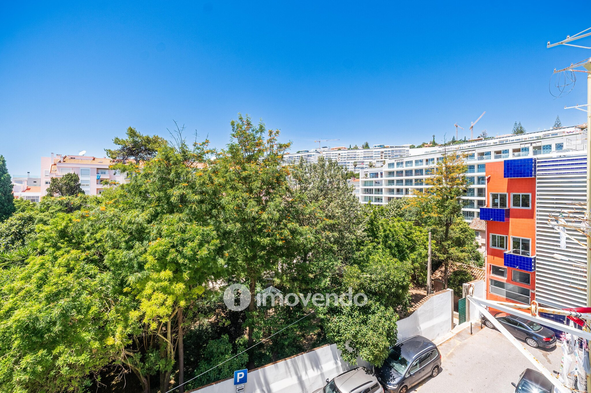 Apartamento T2 totalmente remodelado, com cozinha equipada, em Algés