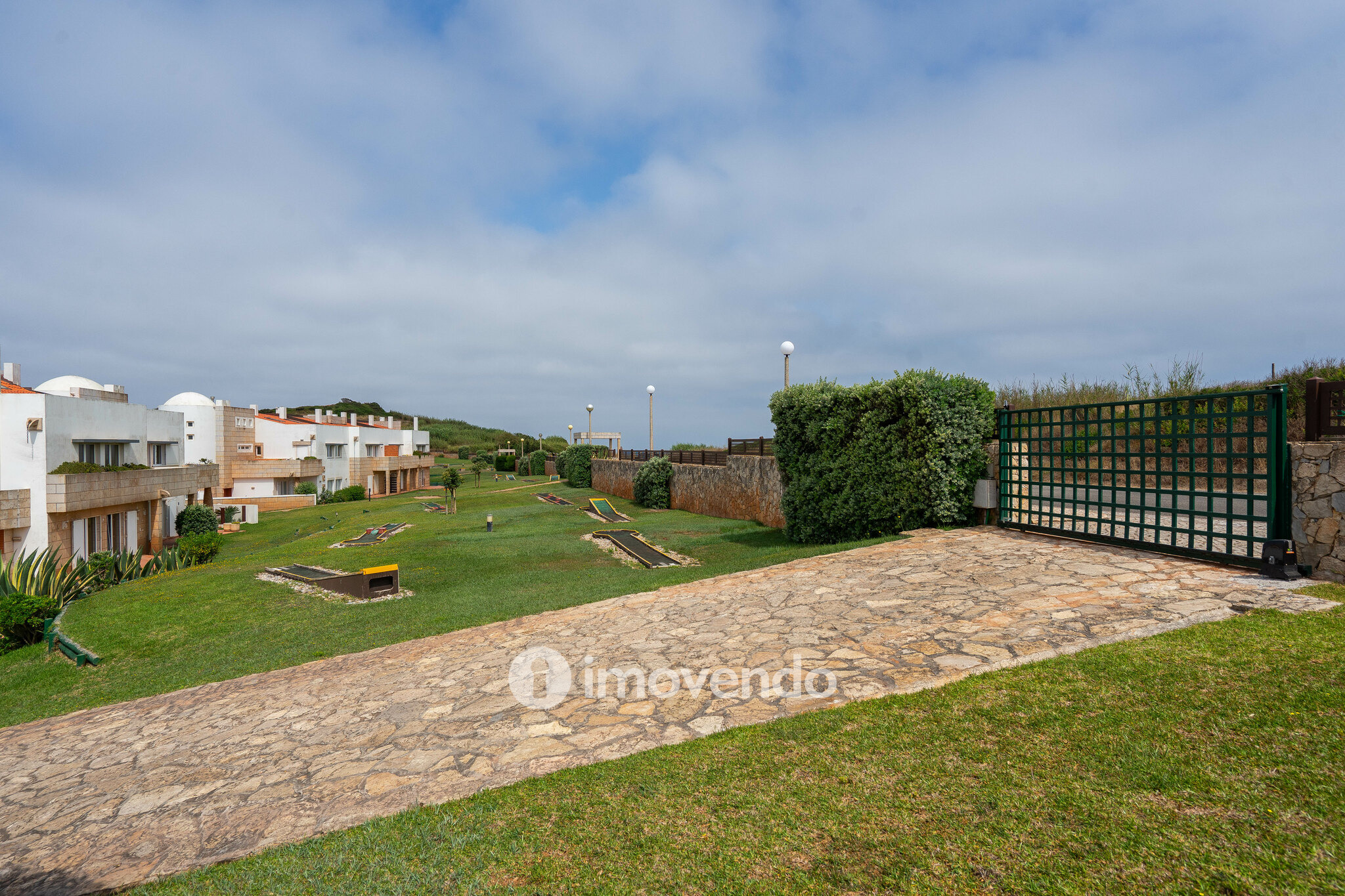 Apartamento T2, num condomínio com piscina, em São Martinho do Porto