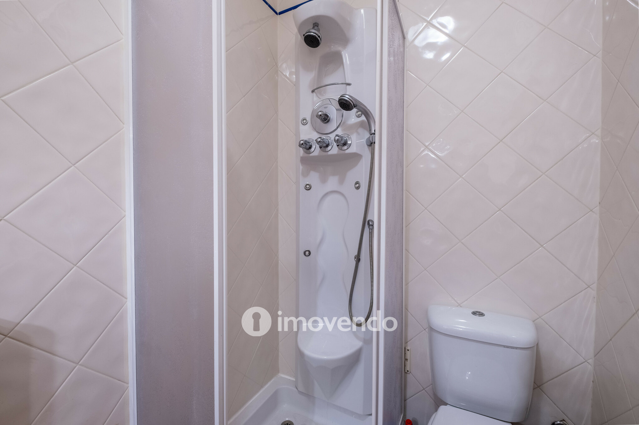 Moradia T3 mobilada e equipada, com garagem e jardim, na Mealhada