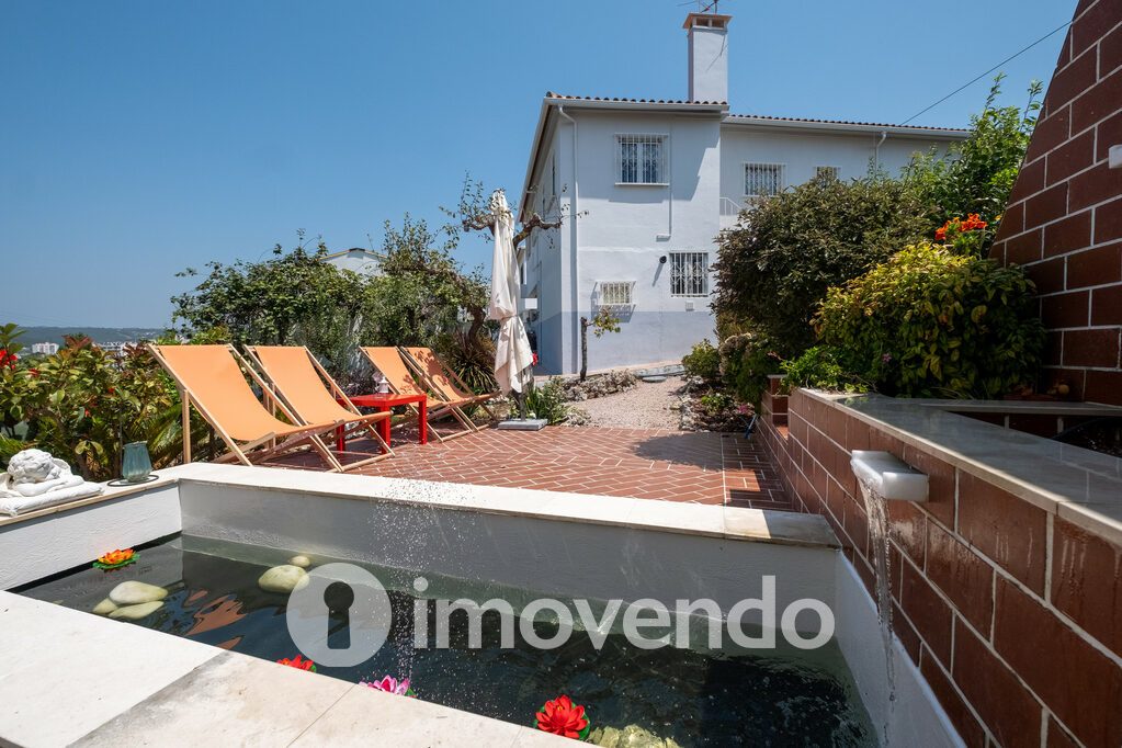 Moradia T6 em ,  com 1.170 m<sup>2</sup> por 395.000