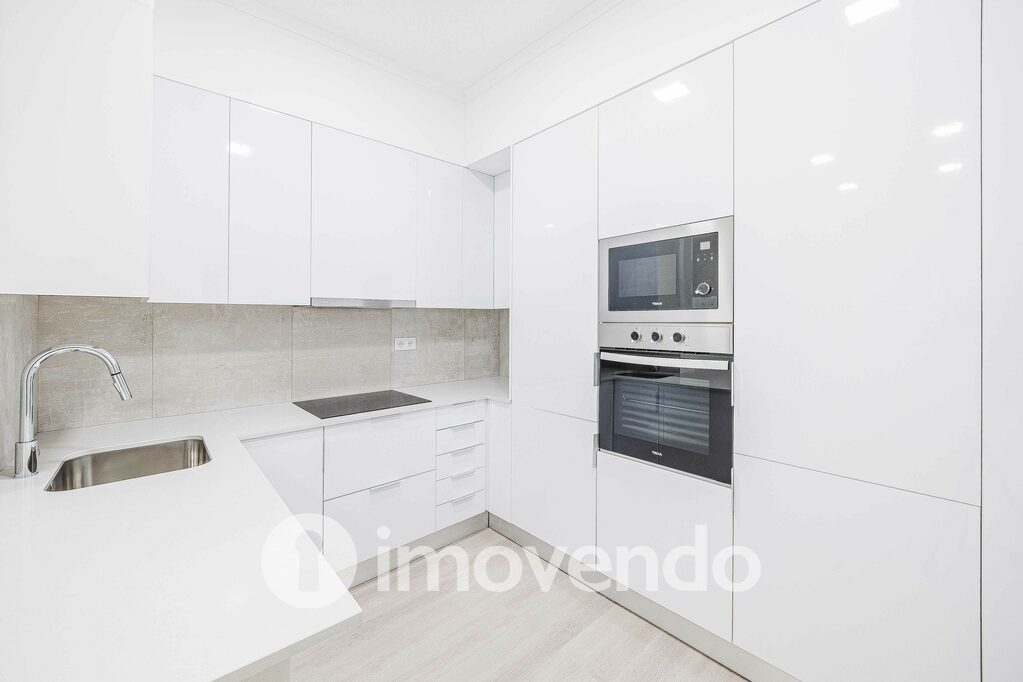 Apartamento T2 em Oeiras, CRUZ QUEBRADA-DAFUNDO com 52 m<sup>2</sup> por 280.000