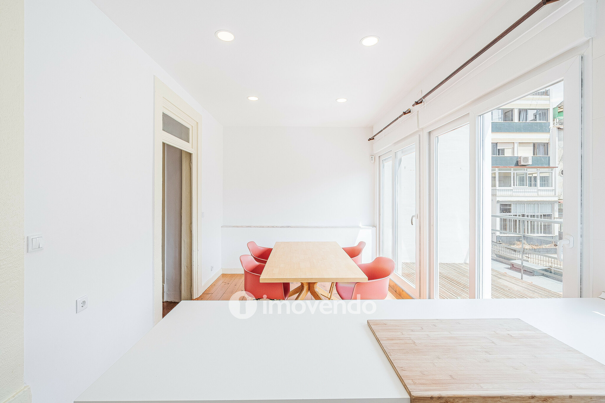 Apartamento T3 remodelado, mobilado e com cozinha equipada, Lisboa