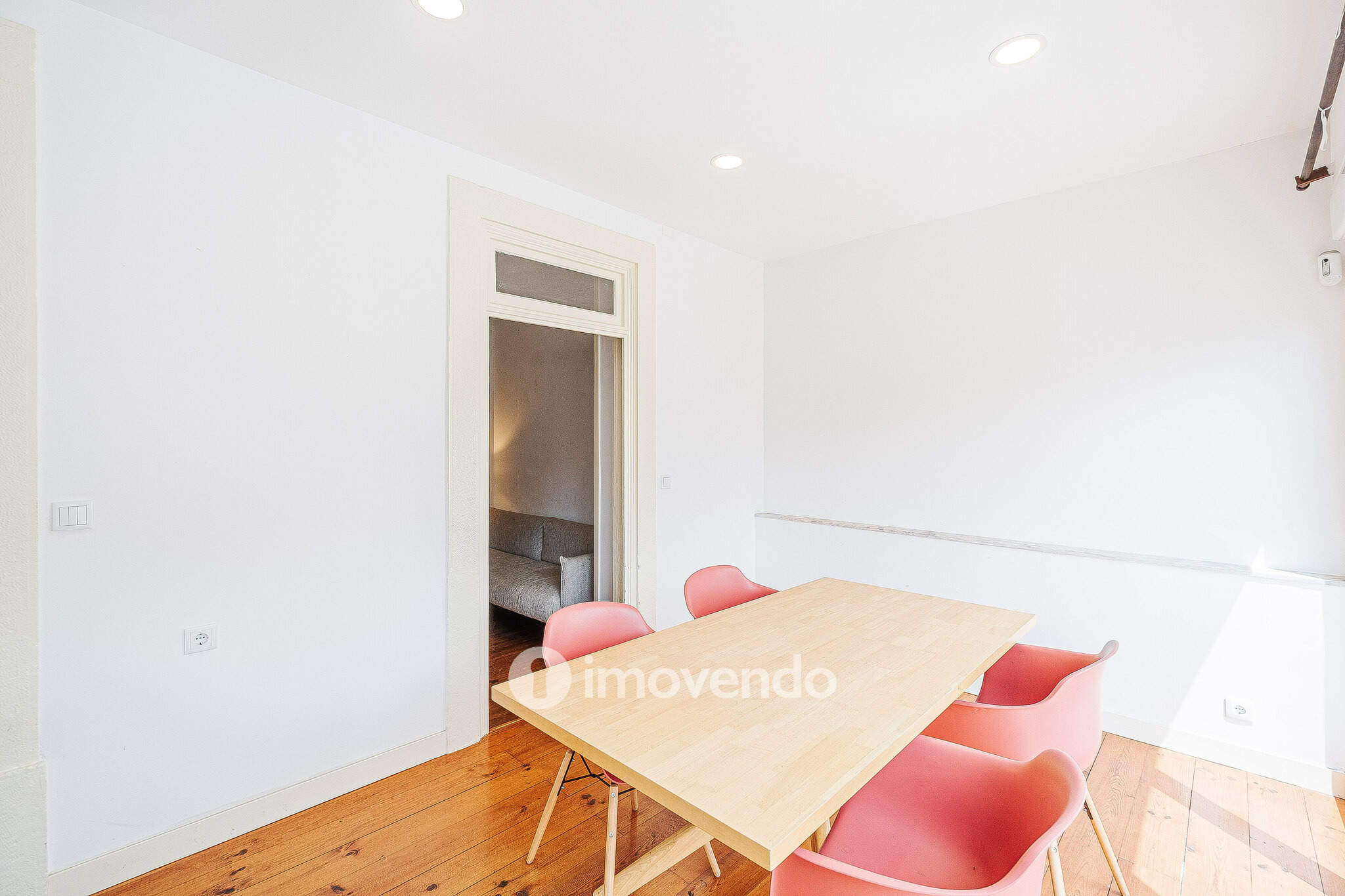 Apartamento T3 remodelado, mobilado e com cozinha equipada, Lisboa