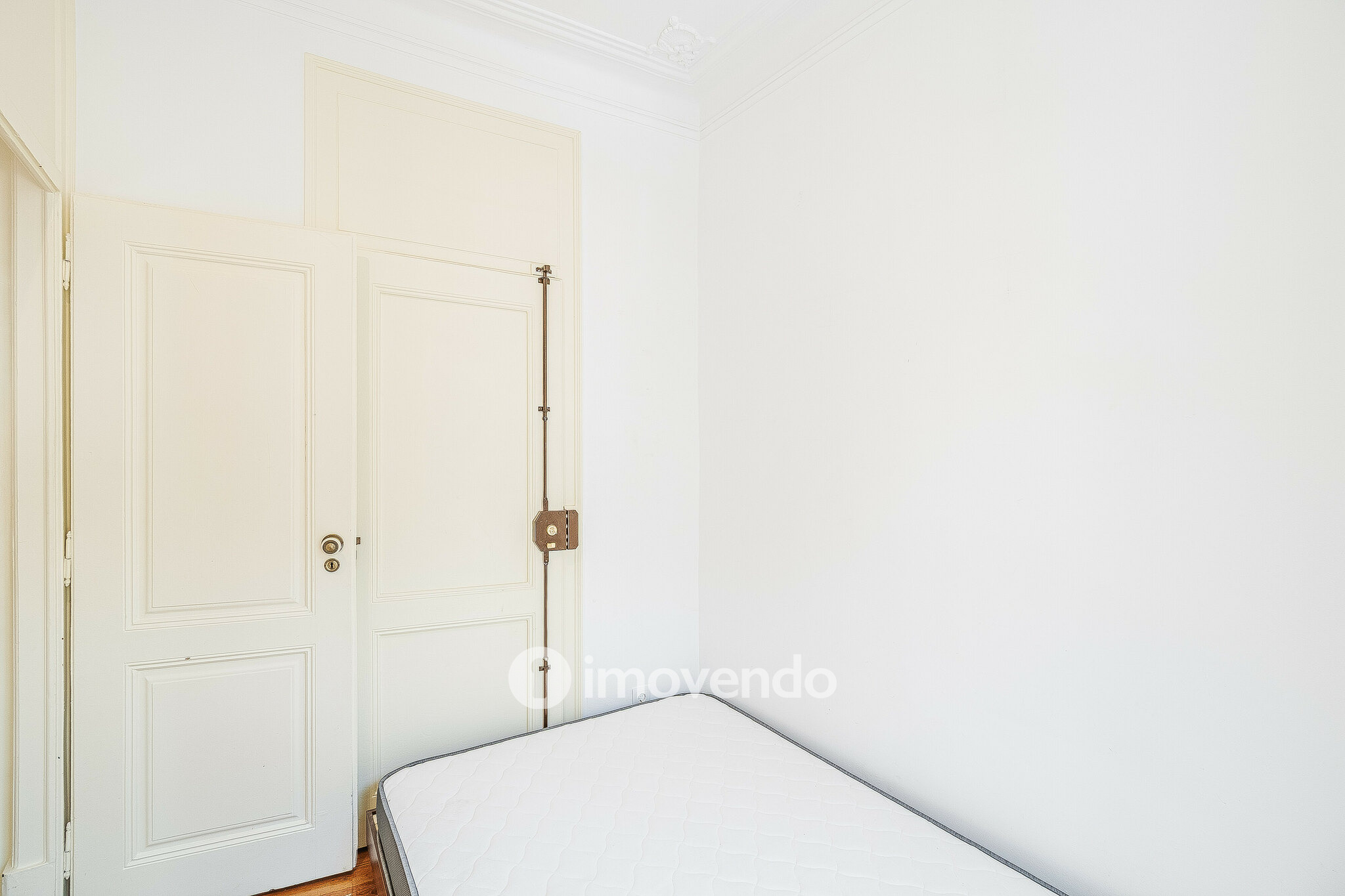 Apartamento T3 remodelado, mobilado e com cozinha equipada, Lisboa