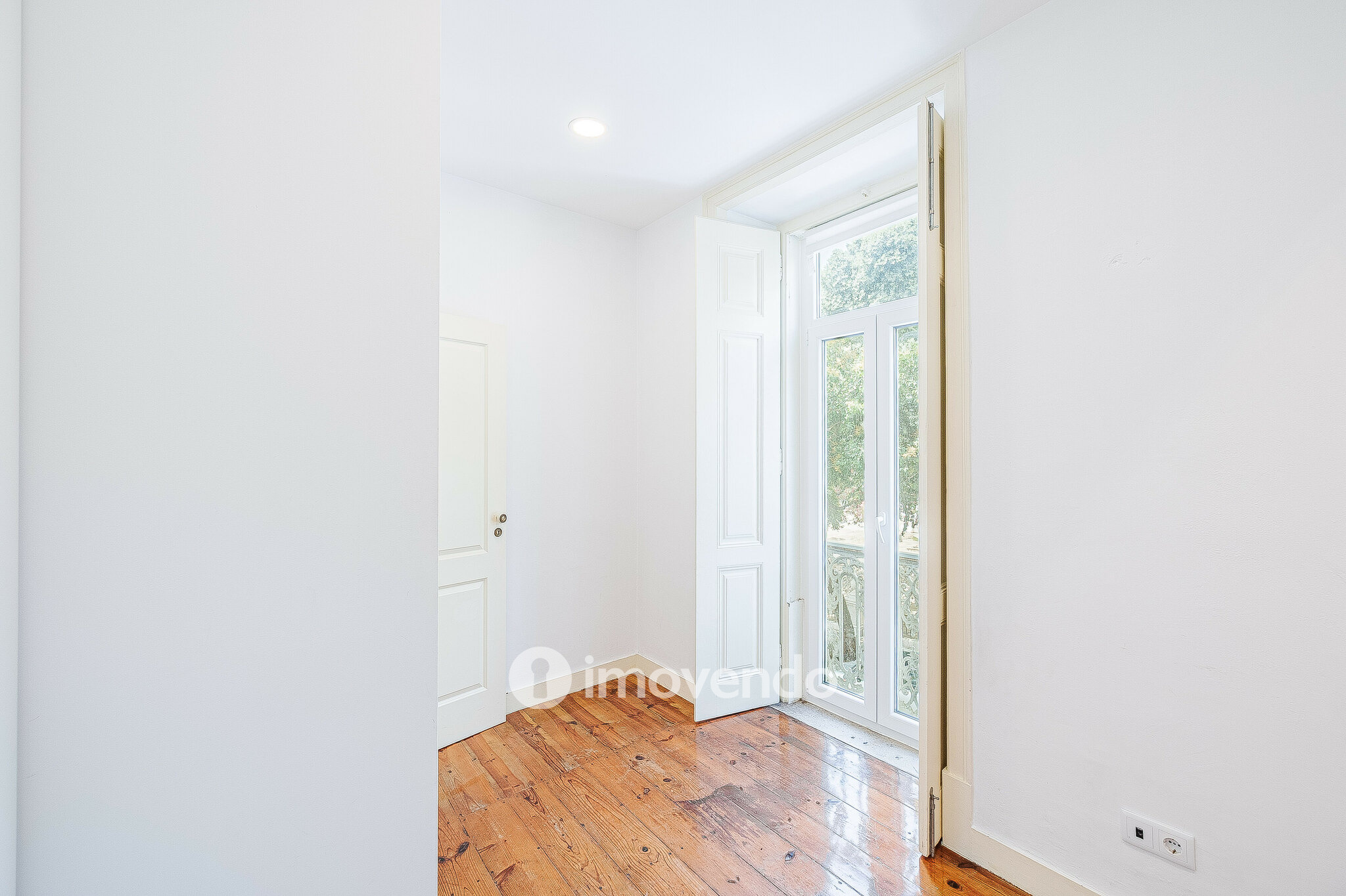 Apartamento T3 remodelado, mobilado e com cozinha equipada, Lisboa