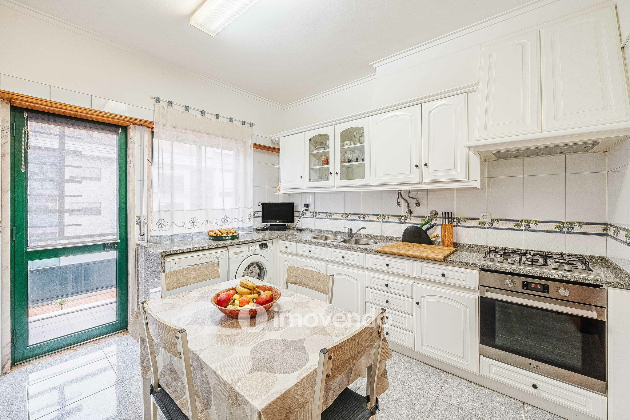 Apartamento T3 exclusivo, com garagem e arrecadação, em Vale Mourão