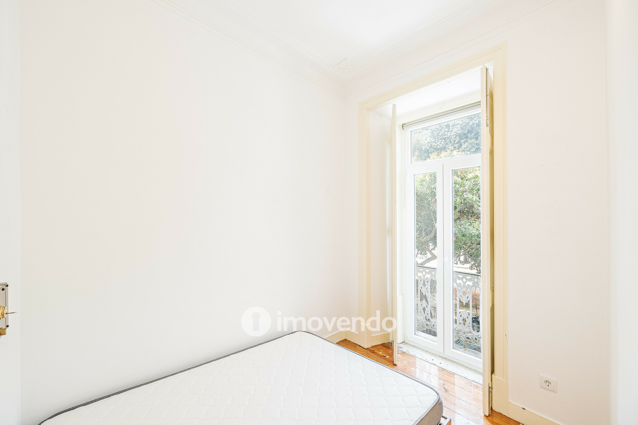 Apartamento T3 remodelado, mobilado e com cozinha equipada, Lisboa