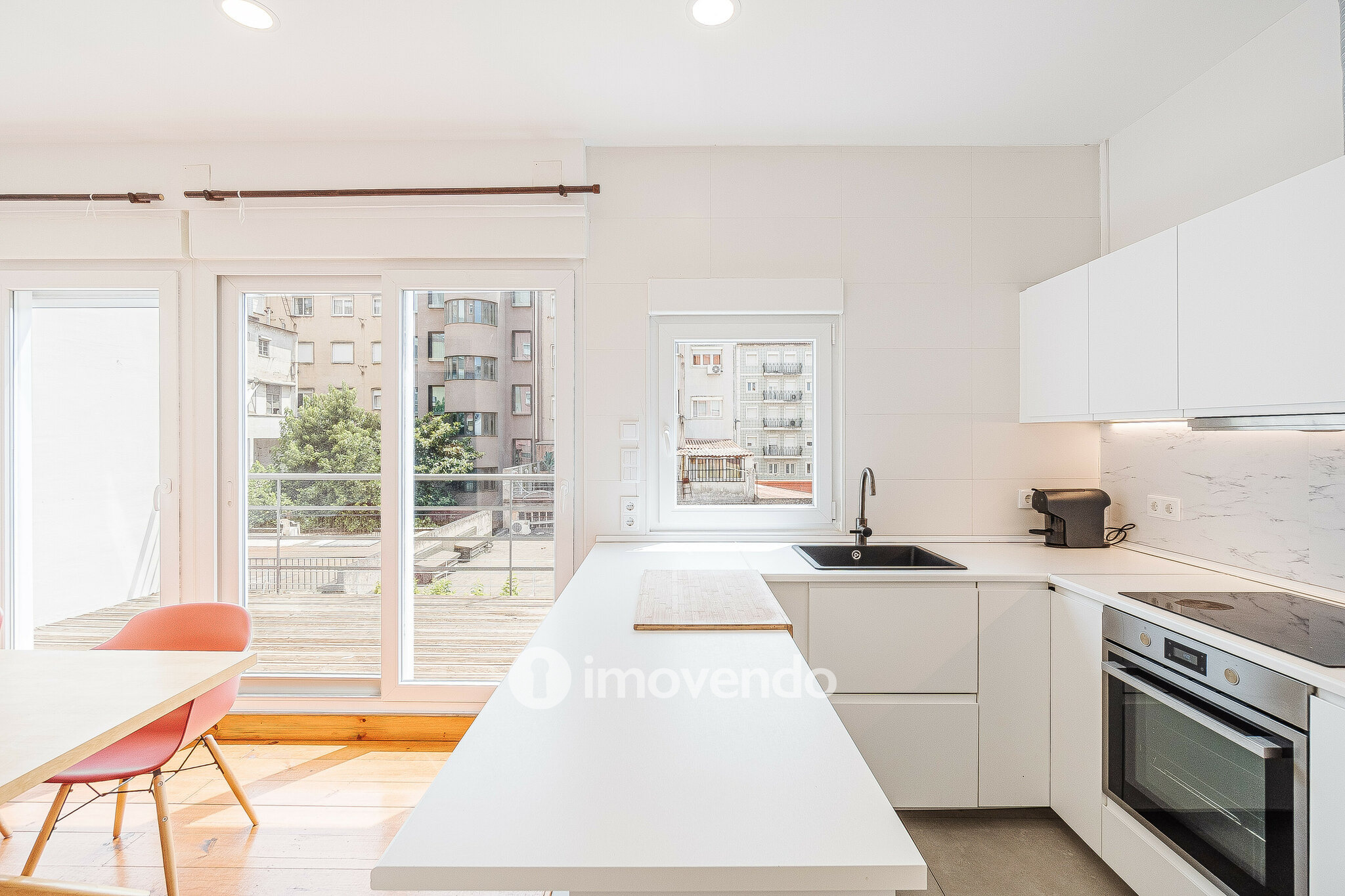 Apartamento T3 remodelado, mobilado e com cozinha equipada, Lisboa