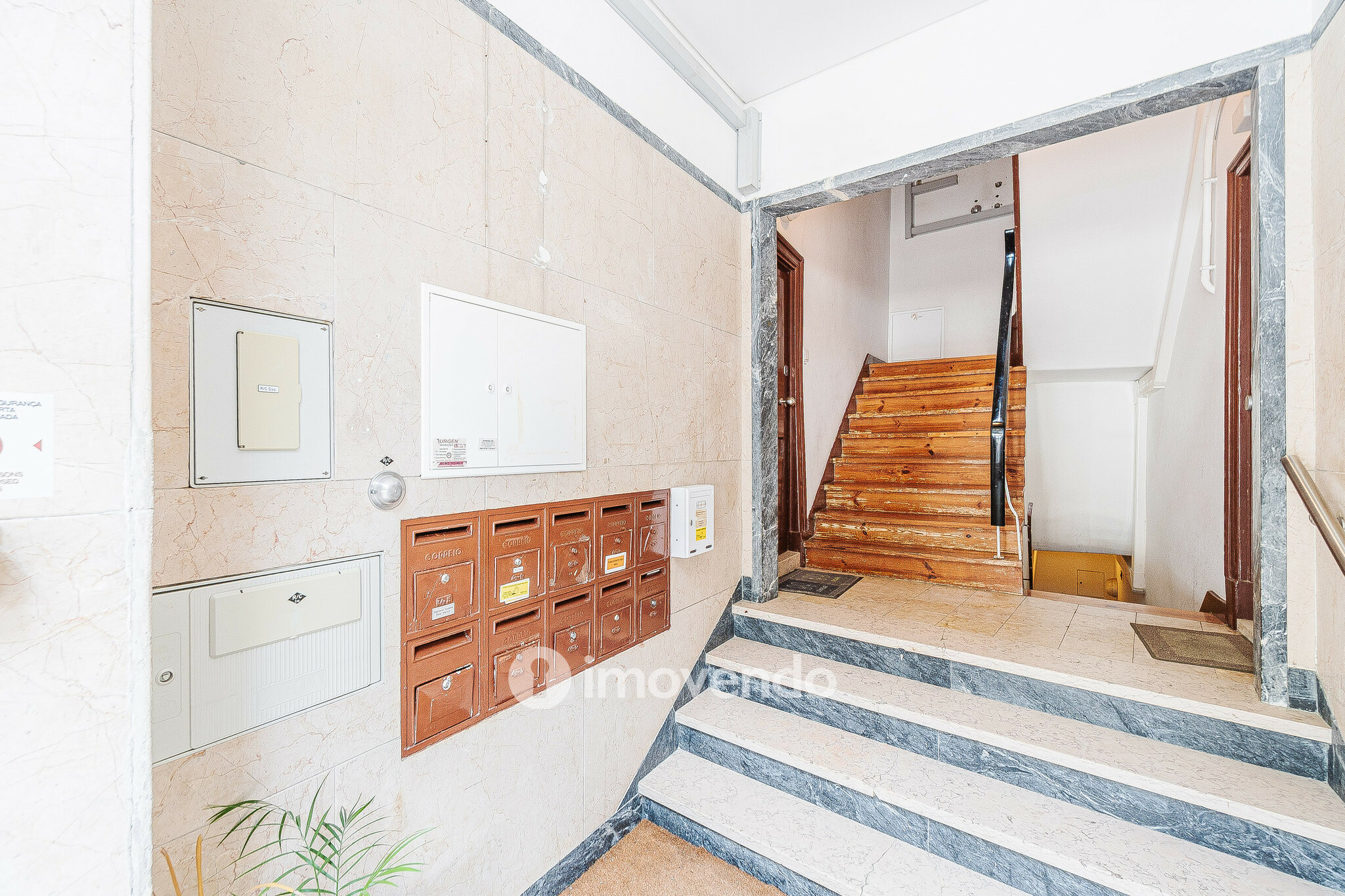 Apartamento T3 remodelado, mobilado e com cozinha equipada, Lisboa