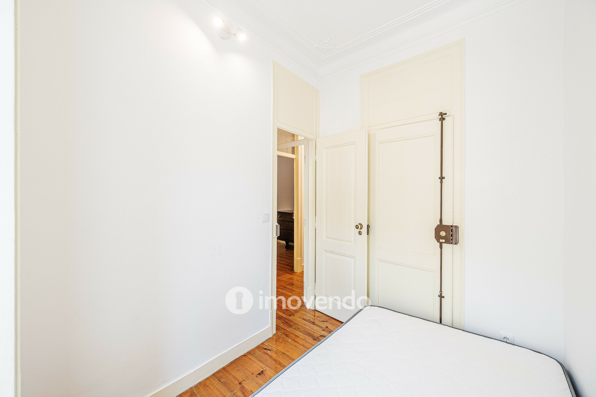 Apartamento T3 remodelado, mobilado e com cozinha equipada, Lisboa