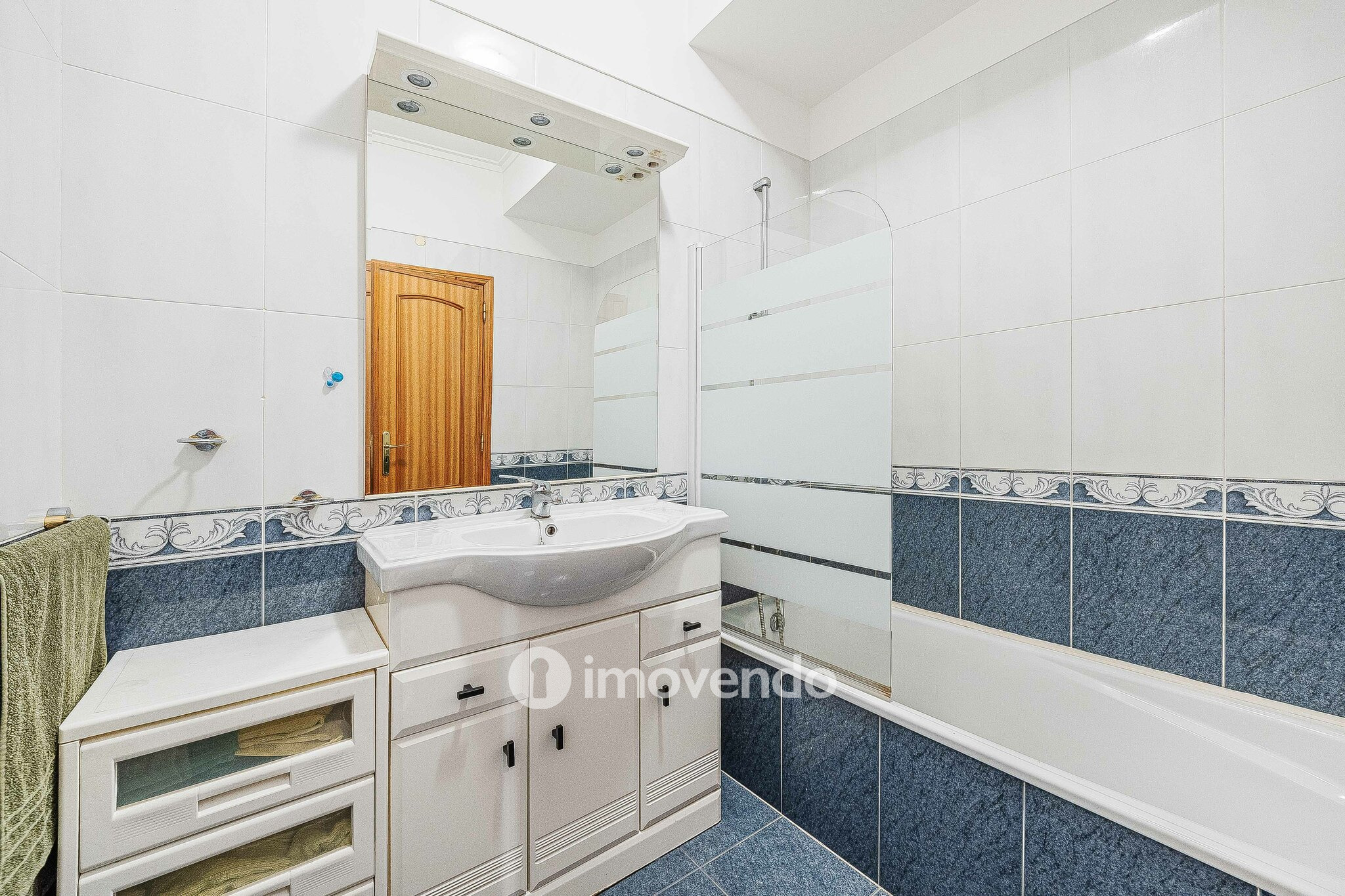 Apartamento T3 exclusivo, com garagem e arrecadação, em Vale Mourão