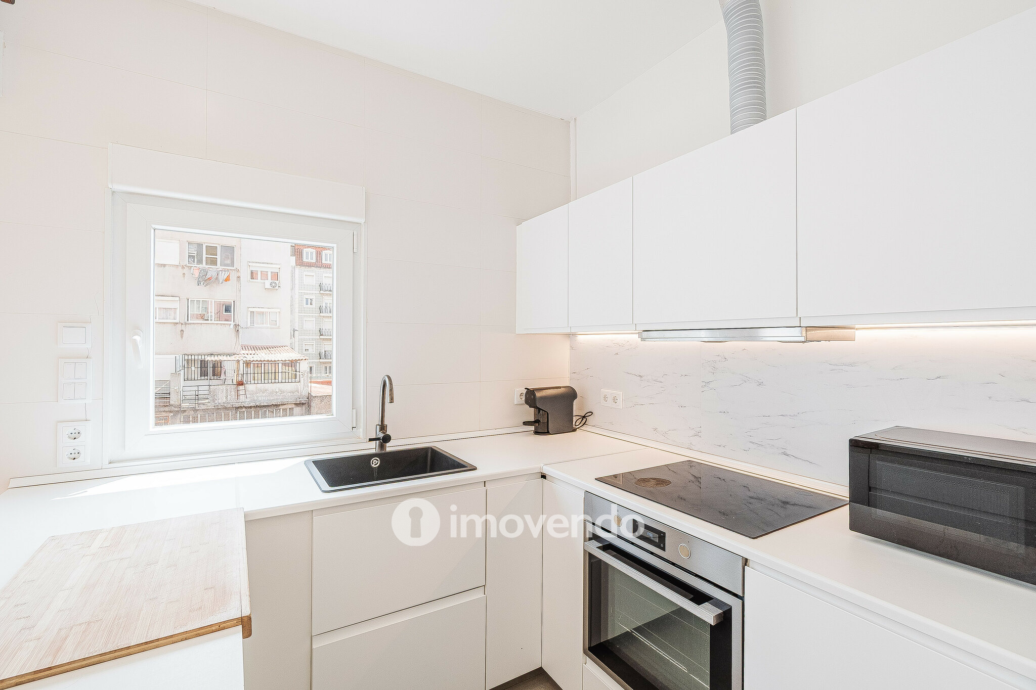 Apartamento T3 remodelado, mobilado e com cozinha equipada, Lisboa