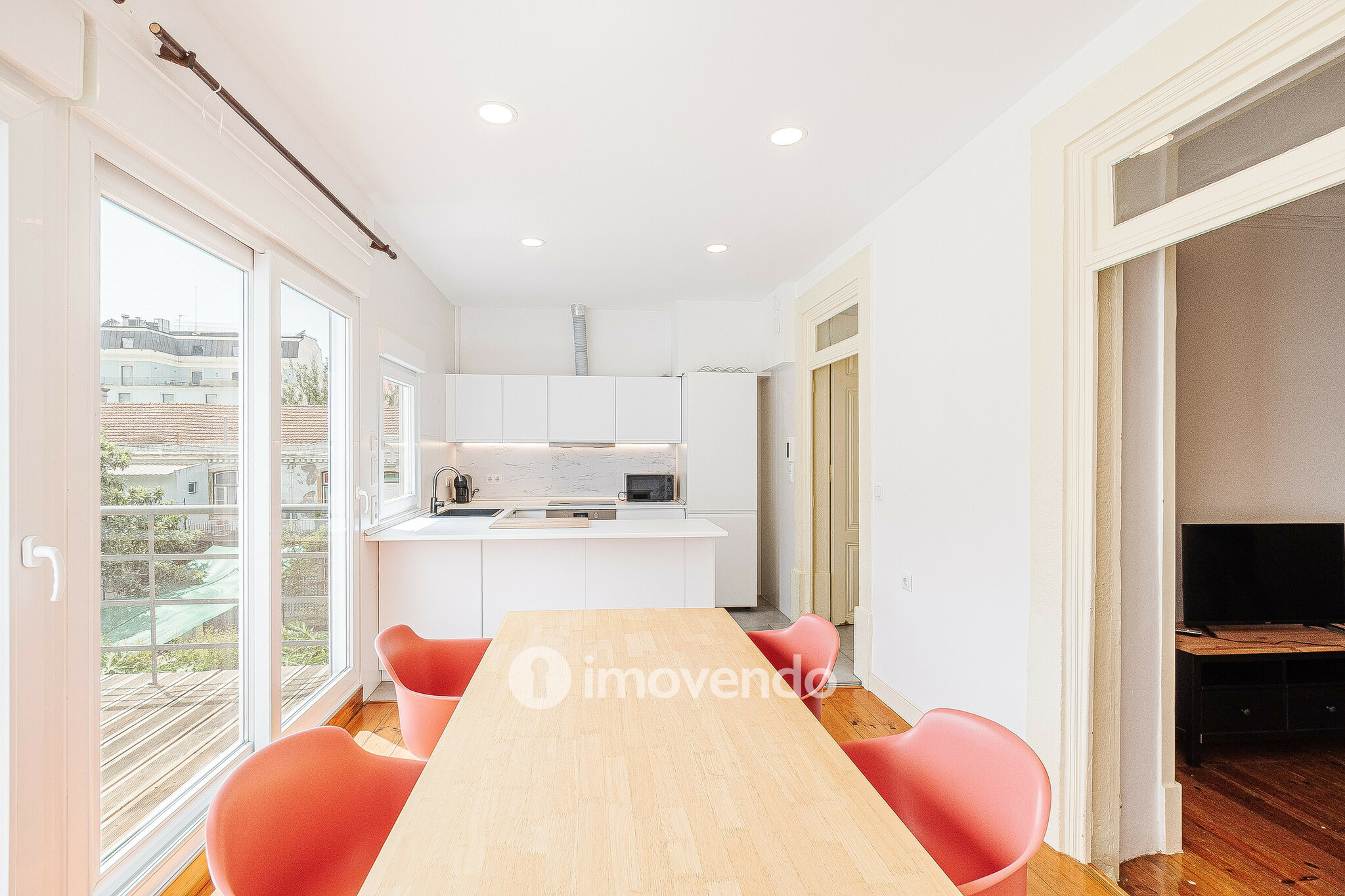 Apartamento T3 remodelado, mobilado e com cozinha equipada, Lisboa