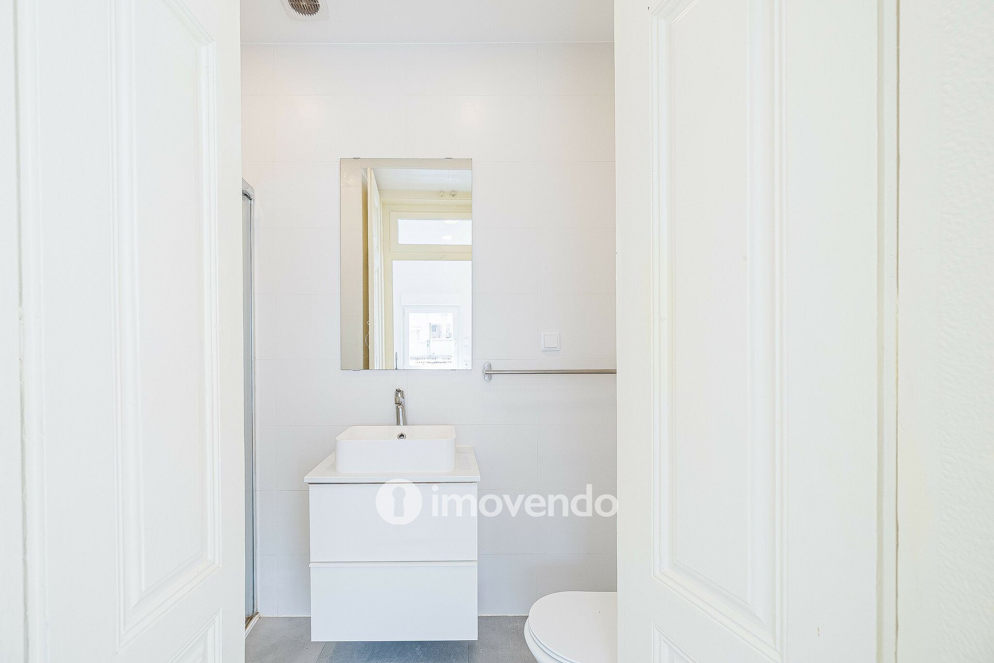 Apartamento T3 remodelado, mobilado e com cozinha equipada, Lisboa