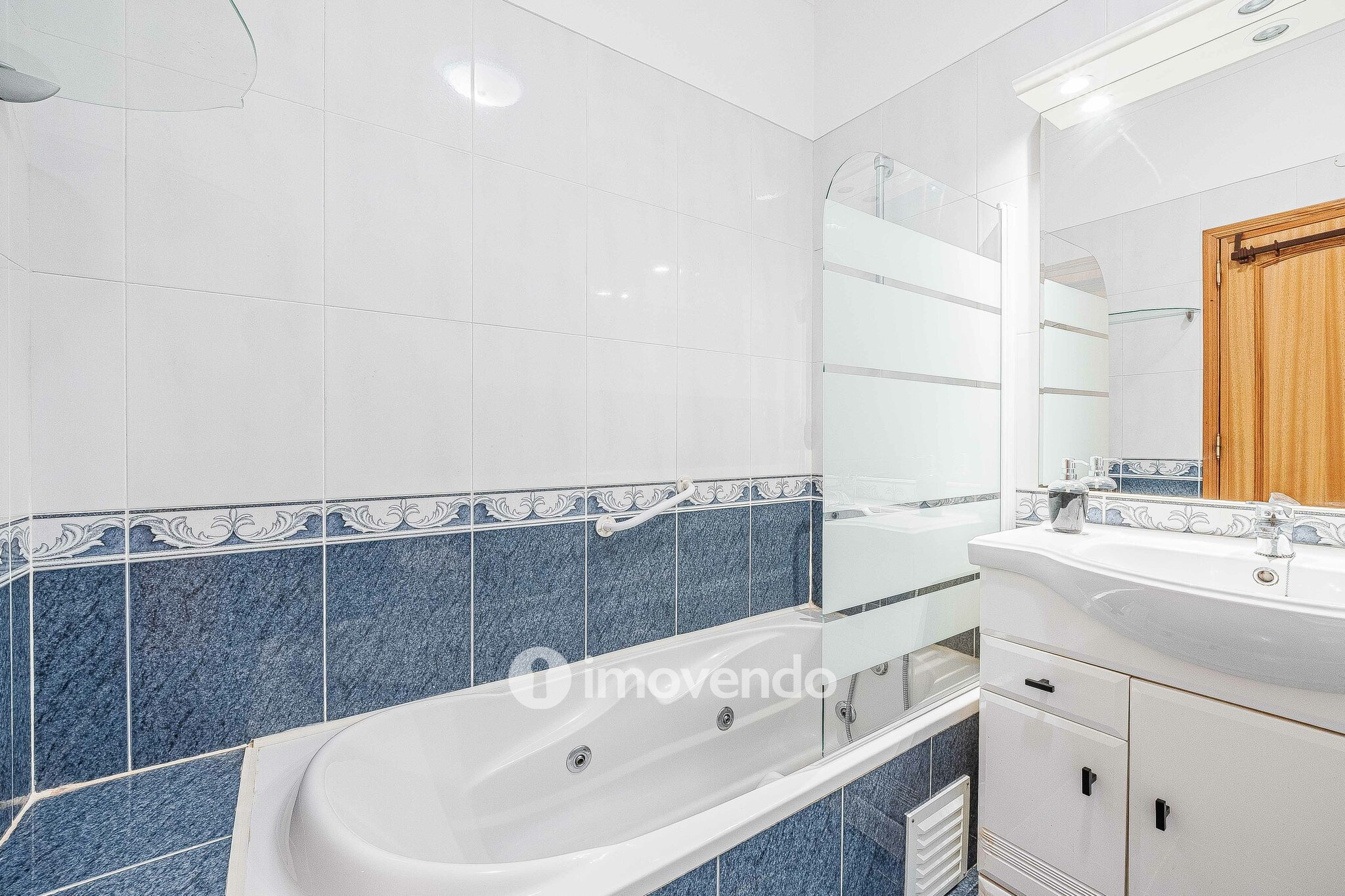 Apartamento T3 exclusivo, com garagem e arrecadação, em Vale Mourão