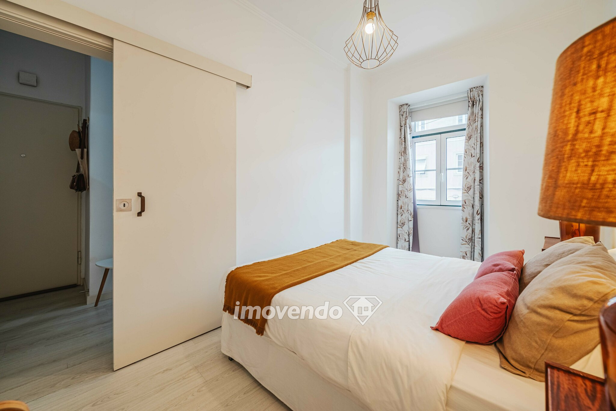 Apartamento T2, totalmente remodelado e com pátio, no Beato, em Lisboa