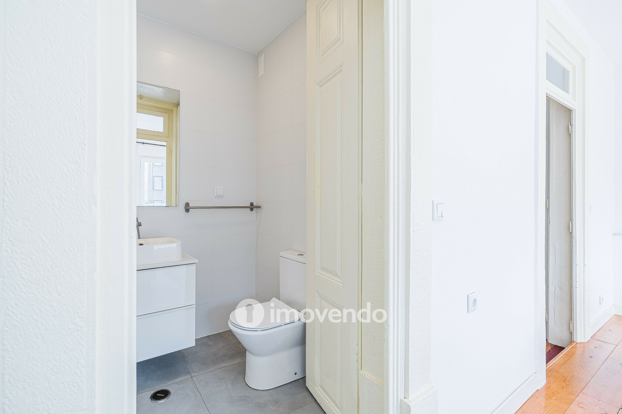 Apartamento T3 remodelado, mobilado e com cozinha equipada, Lisboa
