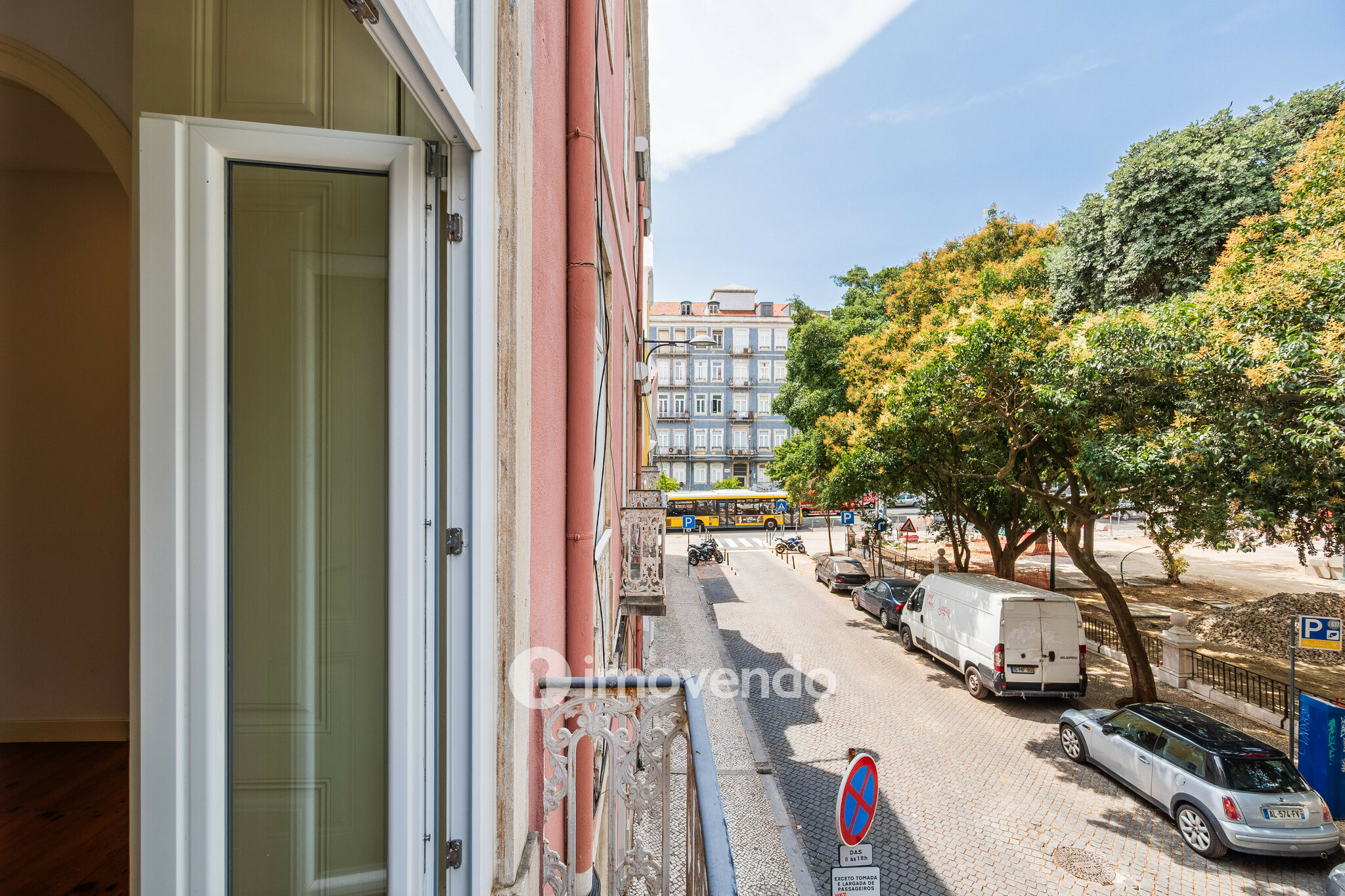 Apartamento T3 remodelado, mobilado e com cozinha equipada, Lisboa