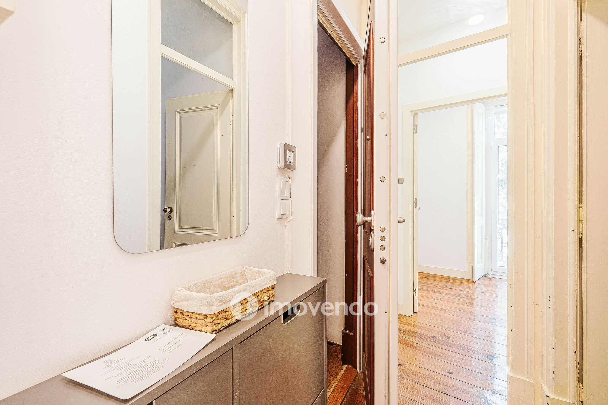 Apartamento T3 remodelado, mobilado e com cozinha equipada, Lisboa