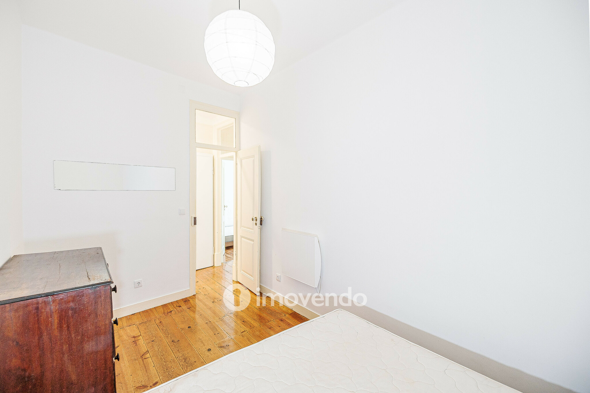 Apartamento T3 remodelado, mobilado e com cozinha equipada, Lisboa