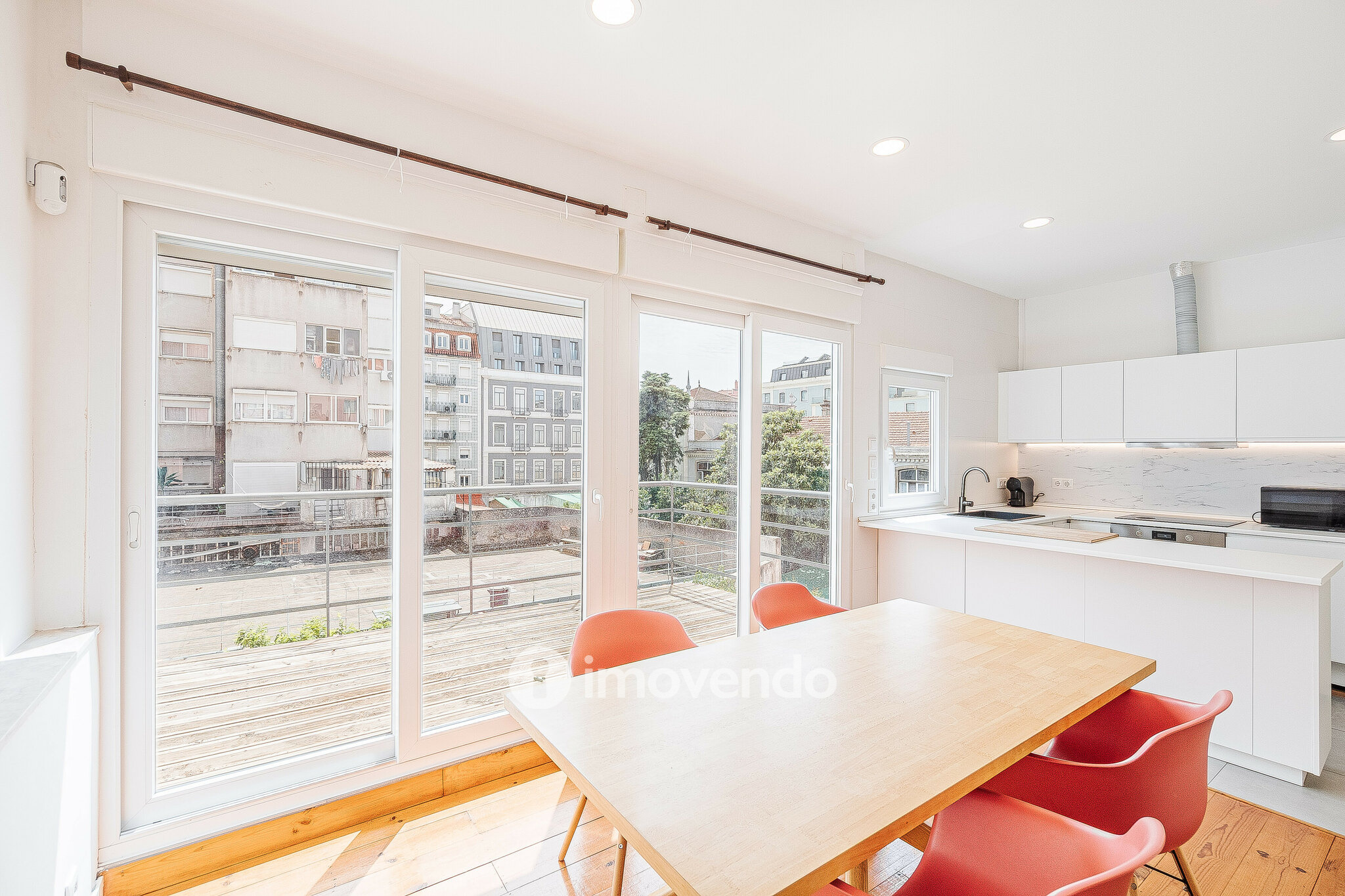 Apartamento T3 remodelado, mobilado e com cozinha equipada, Lisboa