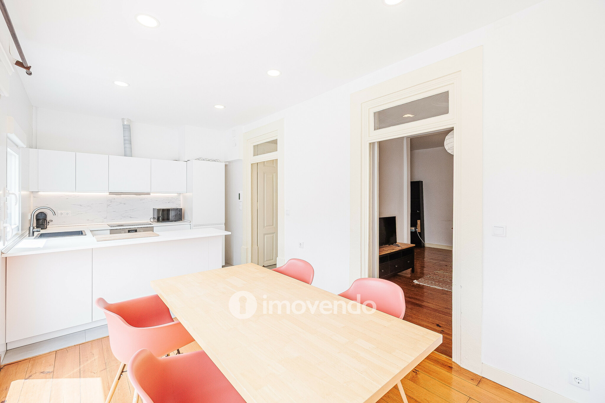 Apartamento T3 remodelado, mobilado e com cozinha equipada, Lisboa