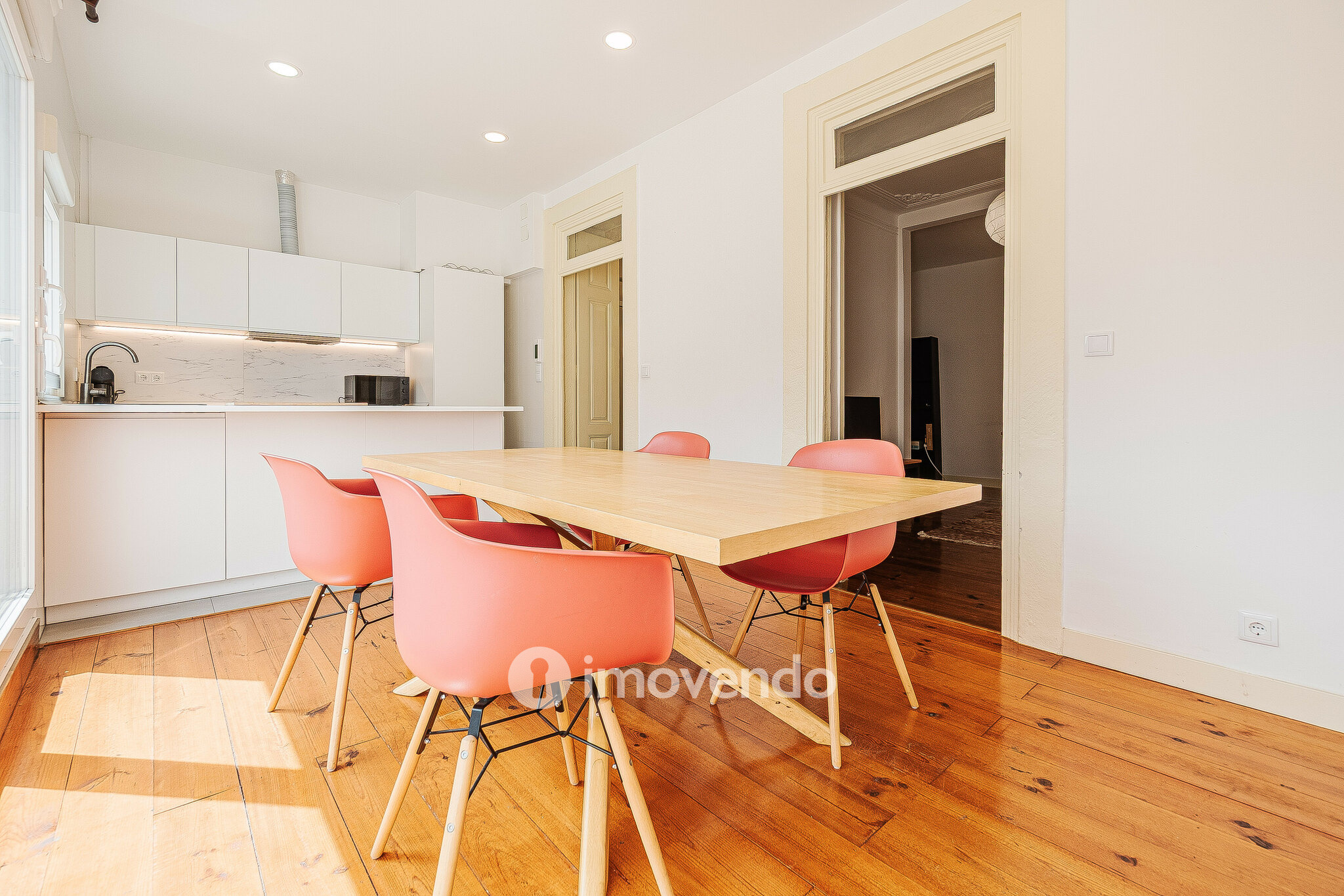 Apartamento T3 remodelado, mobilado e com cozinha equipada, Lisboa