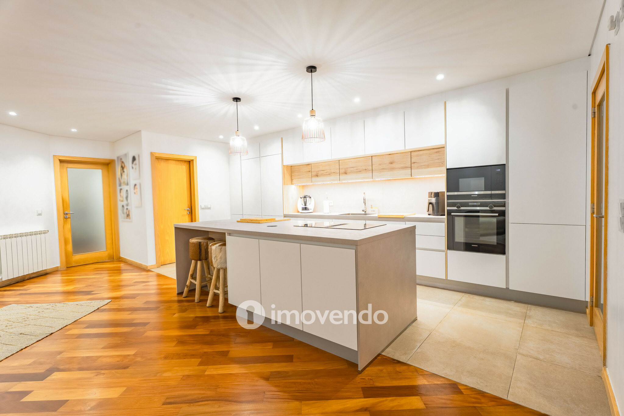 Apartamento T3 com estacionamento, a 100m da praia, na Lavra