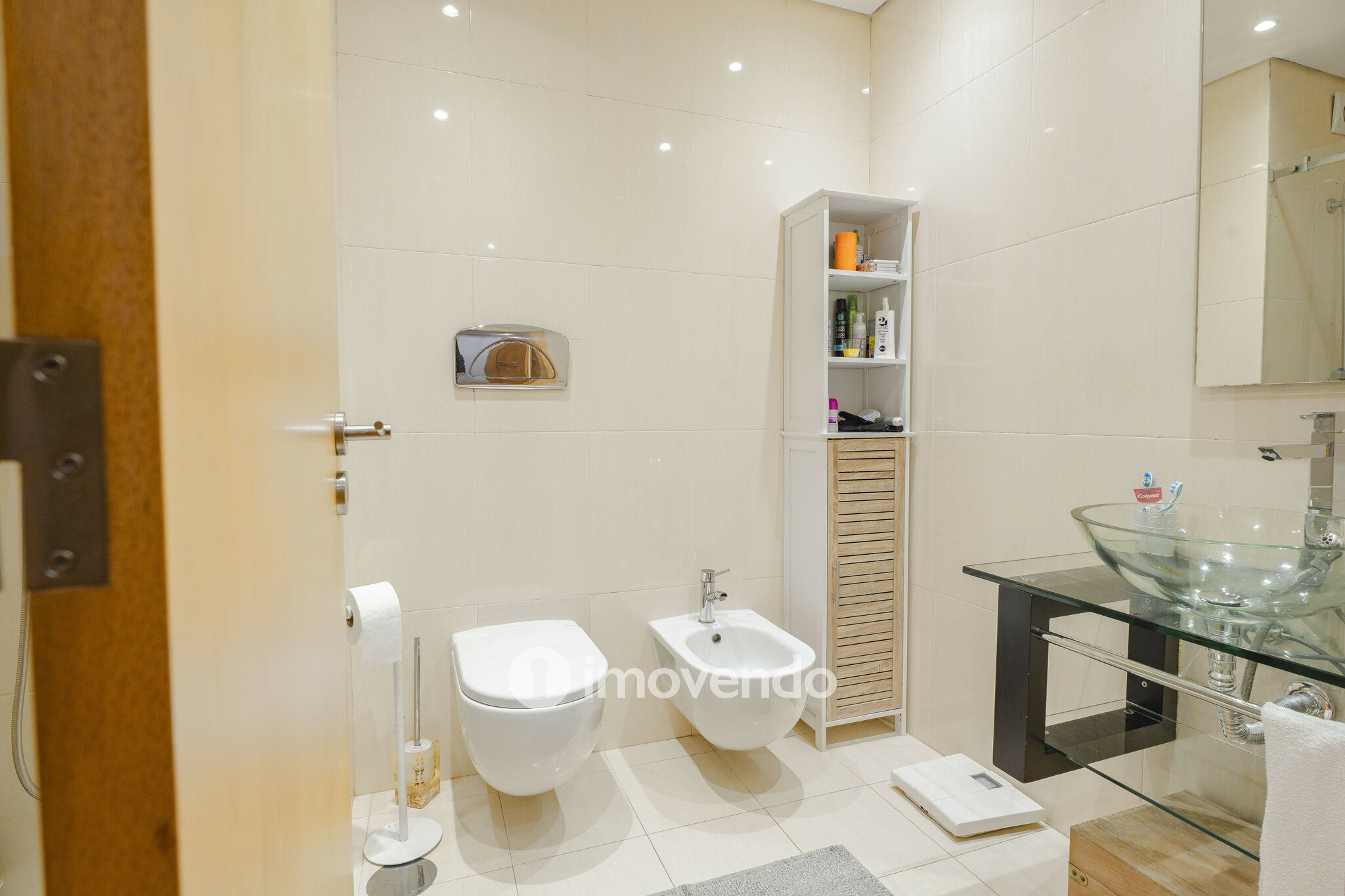 Apartamento T3 com estacionamento, a 100m da praia, na Lavra