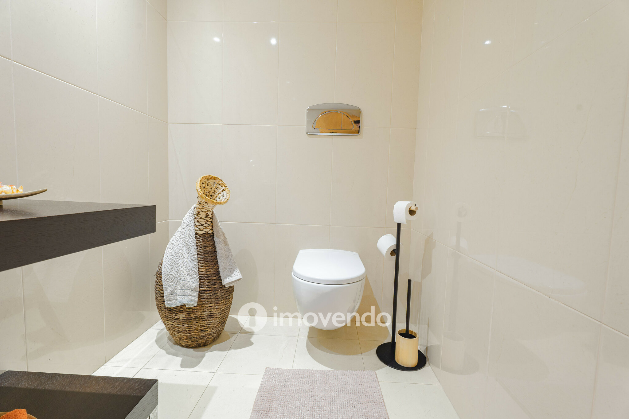 Apartamento T3 com estacionamento, a 100m da praia, na Lavra