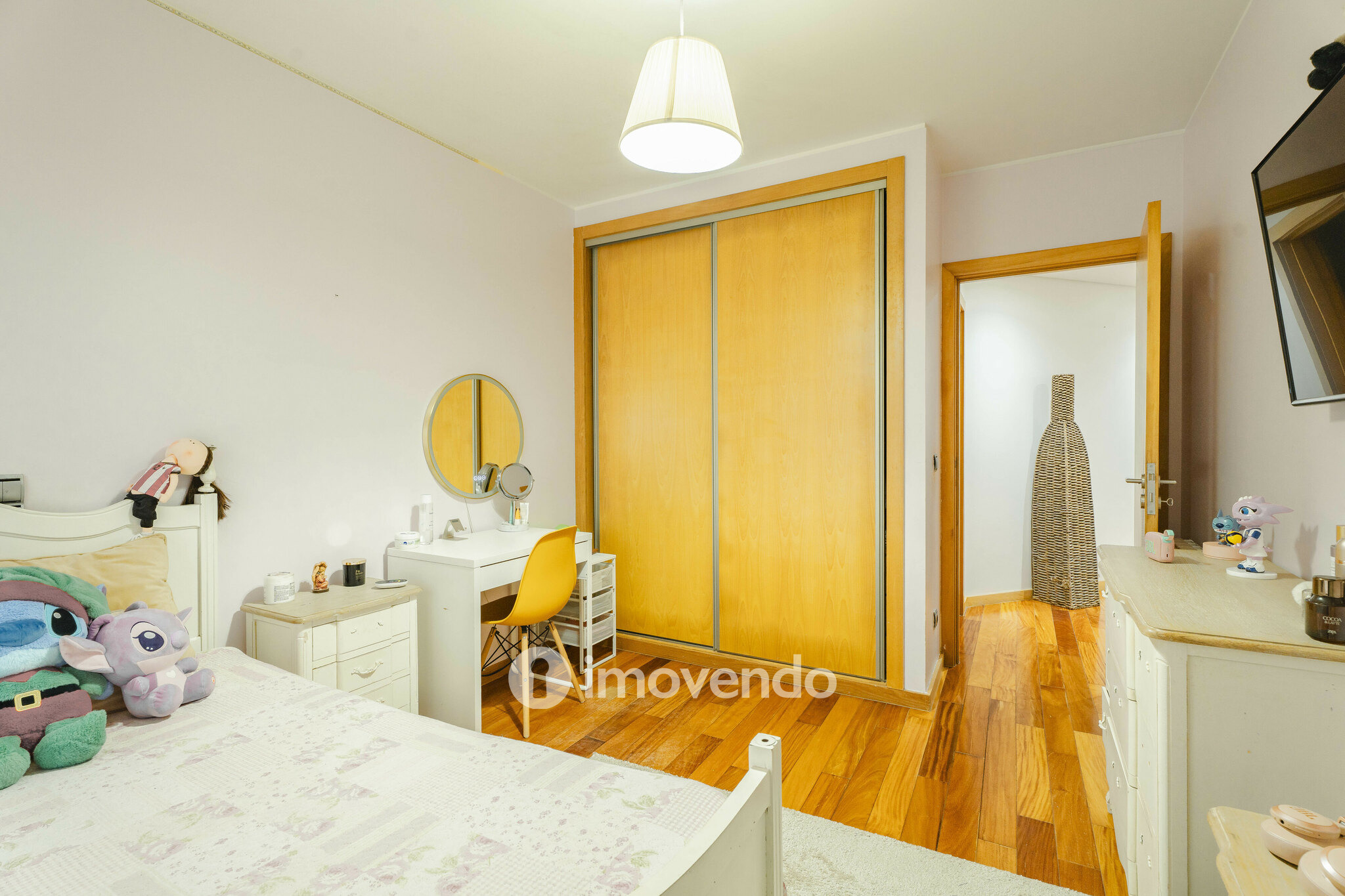 Apartamento T3 com estacionamento, a 100m da praia, na Lavra