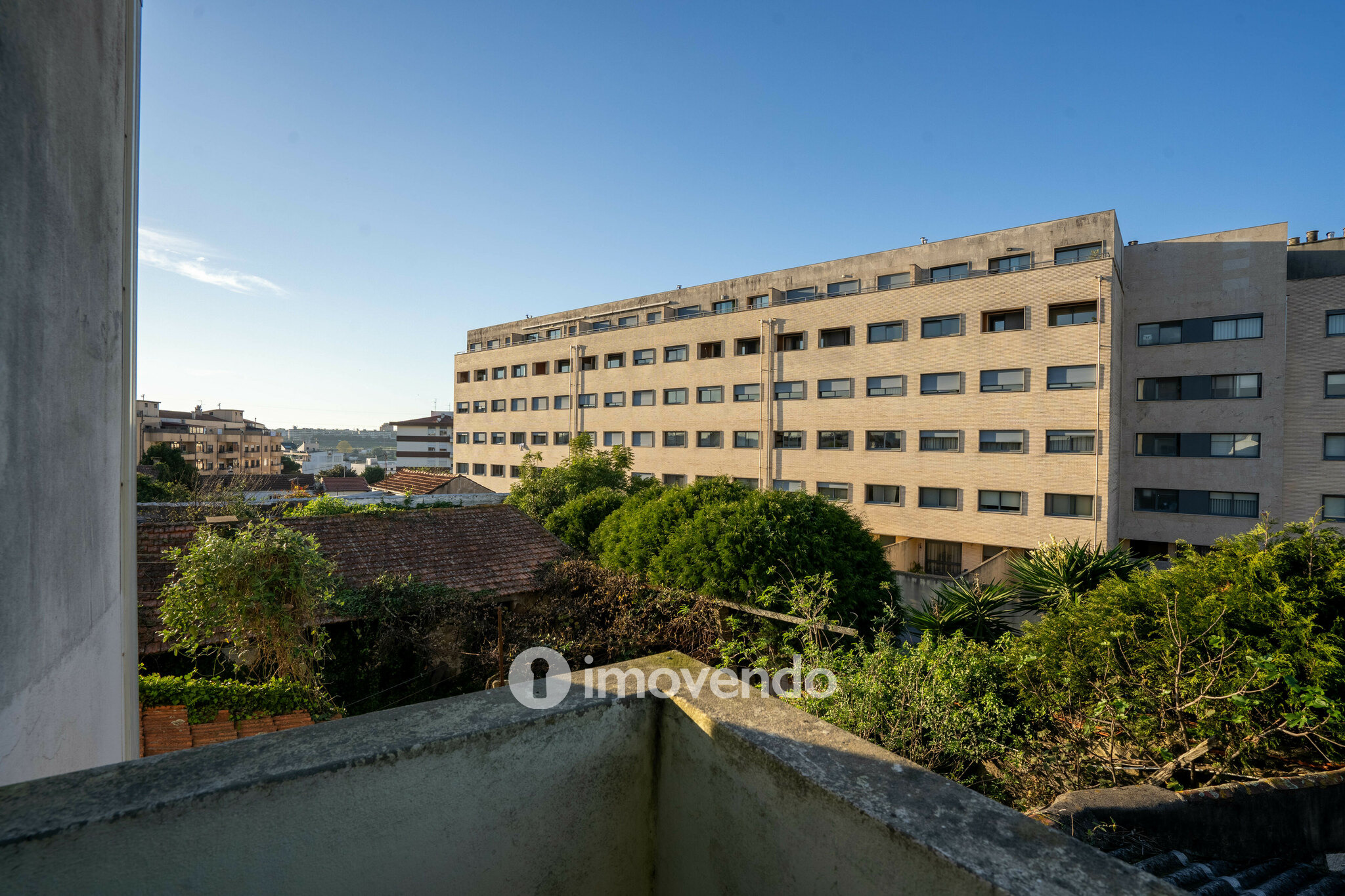 Apartamento T2, com estacionamento e arrecadação, no Porto