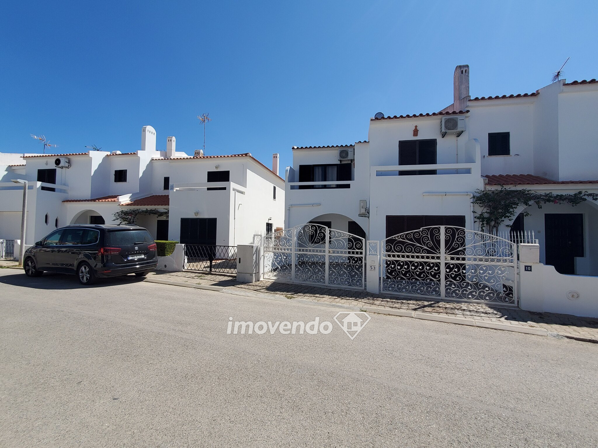 Moradia T3 com garagem, próxima da praia, em Altura, Algarve