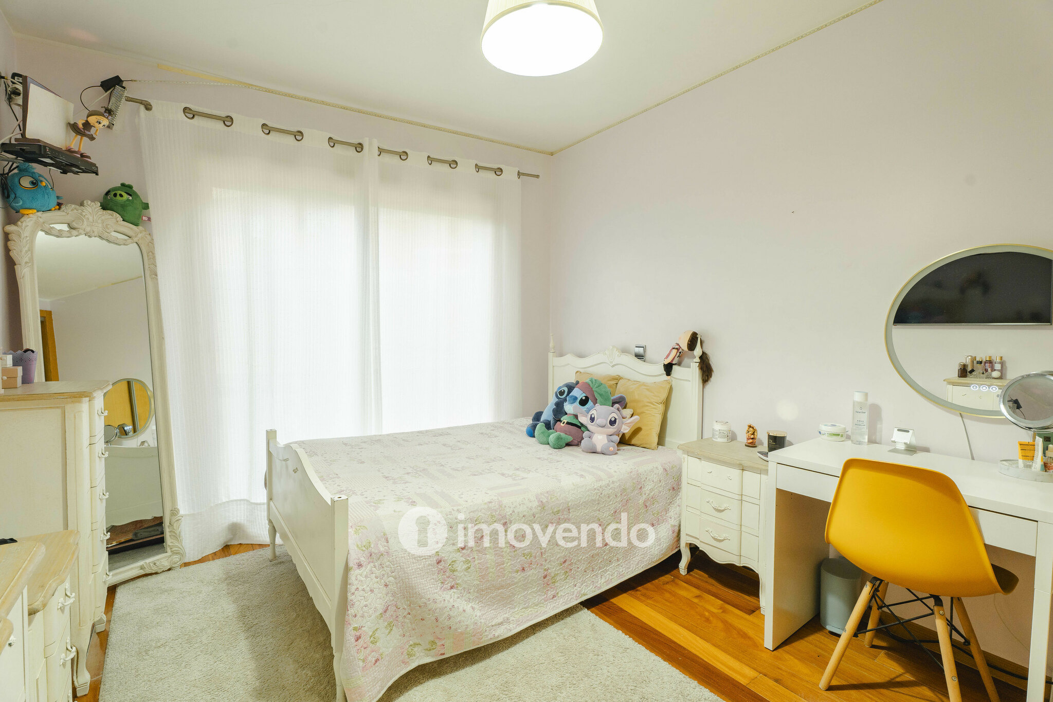 Apartamento T3 com estacionamento, a 100m da praia, na Lavra