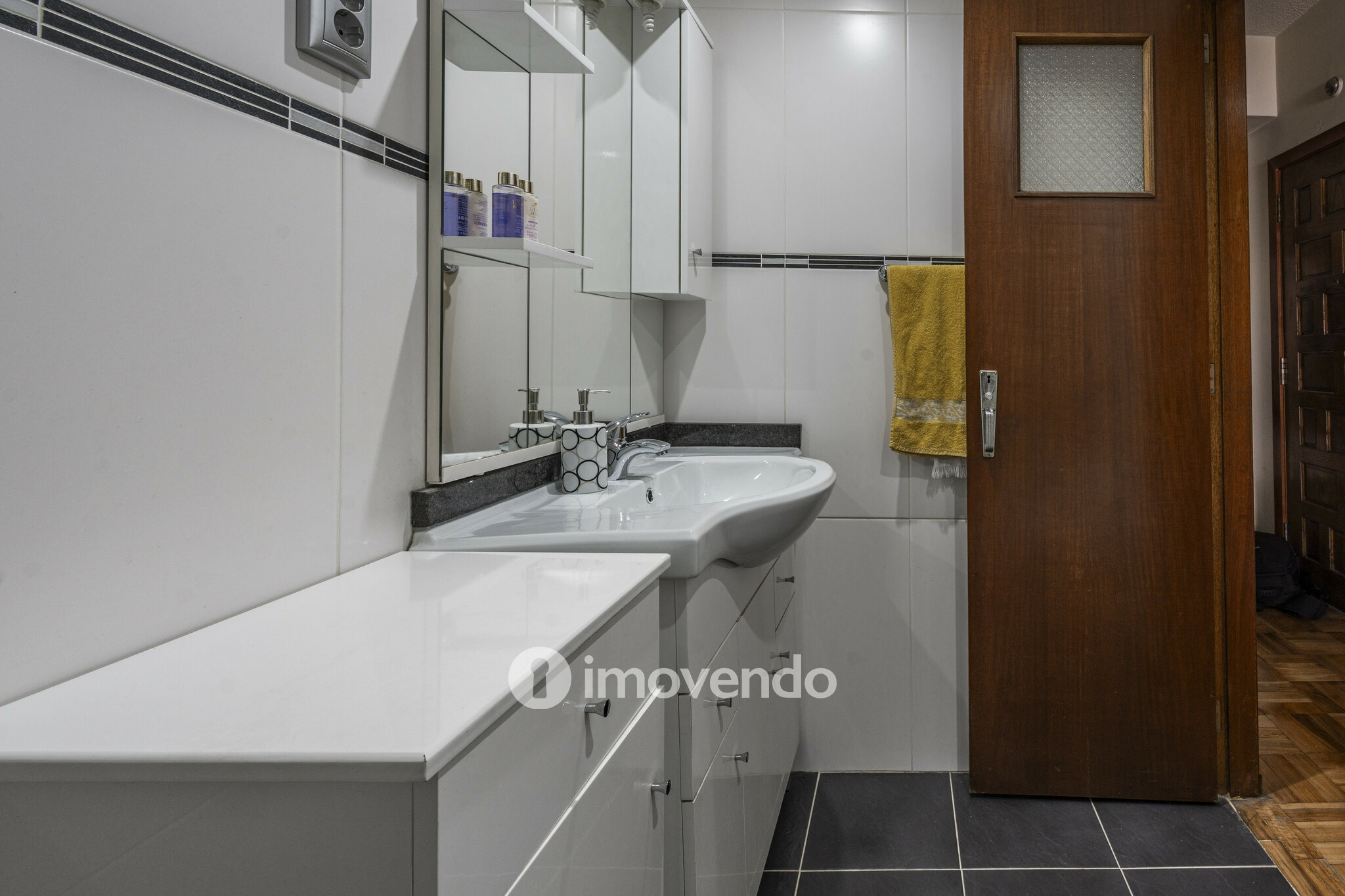 Apartamento T2+1, com áreas amplas e arrecadação, no centro de Braga