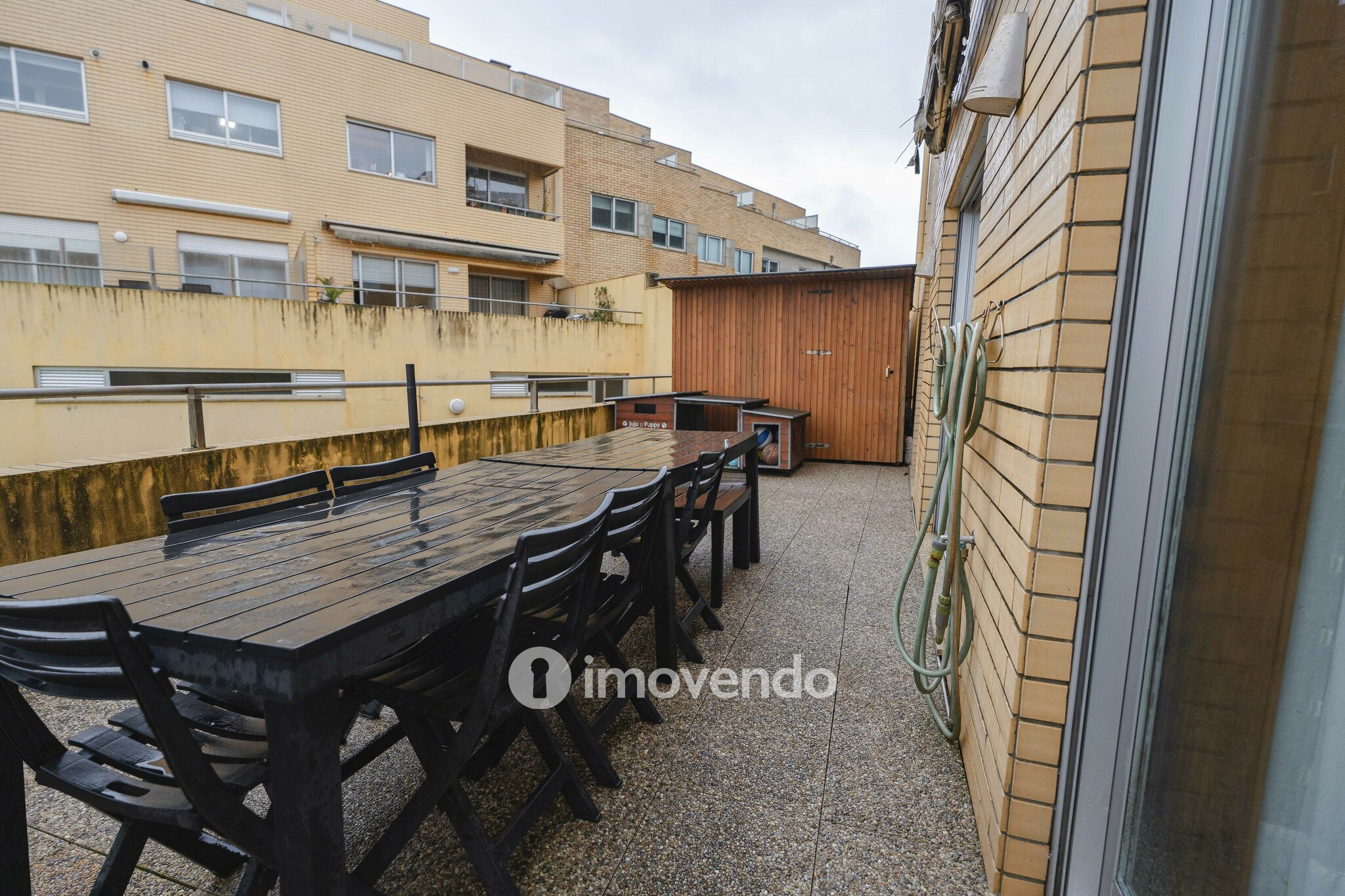 Apartamento T3 com estacionamento, a 100m da praia, na Lavra