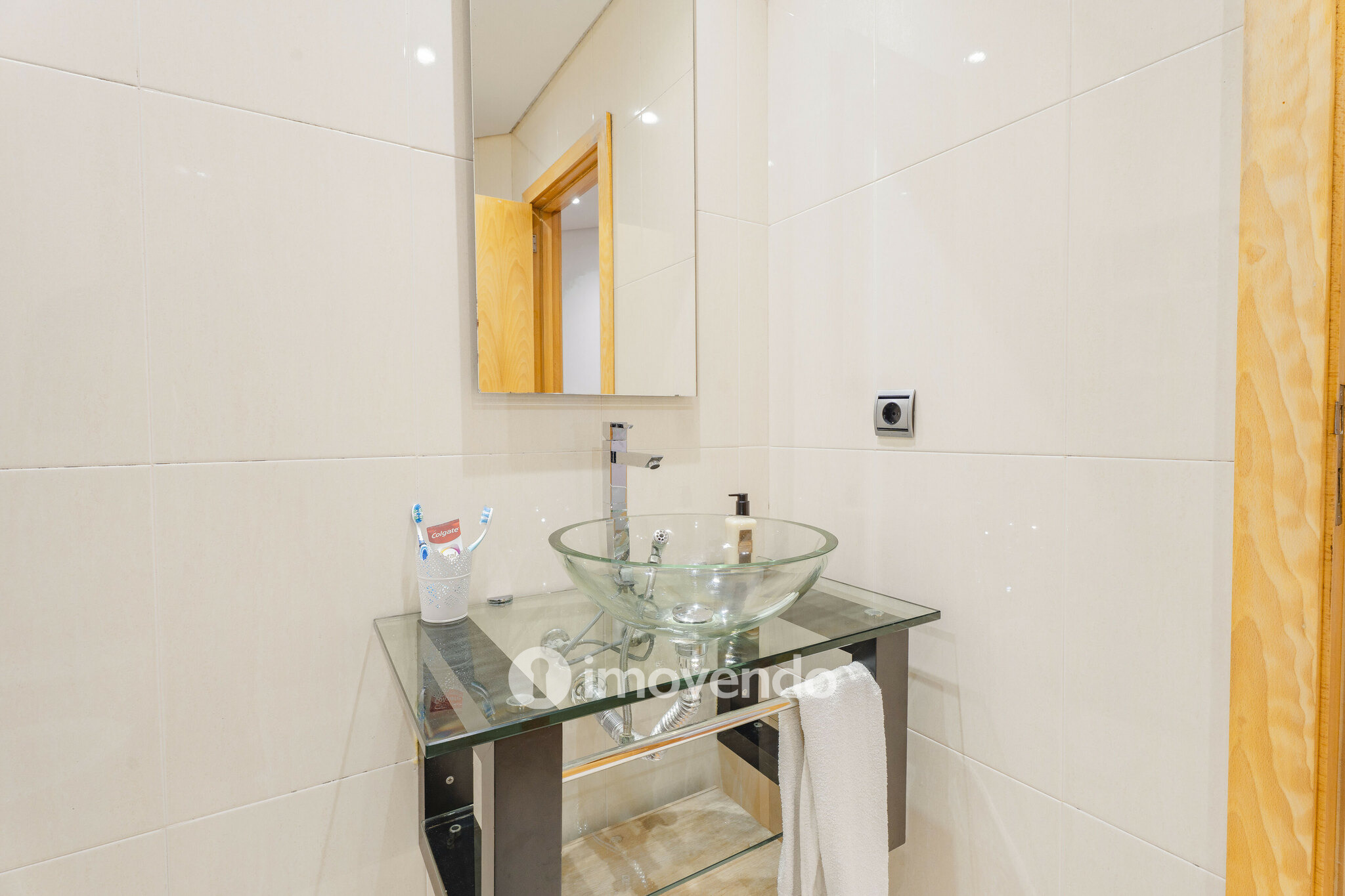 Apartamento T3 com estacionamento, a 100m da praia, na Lavra