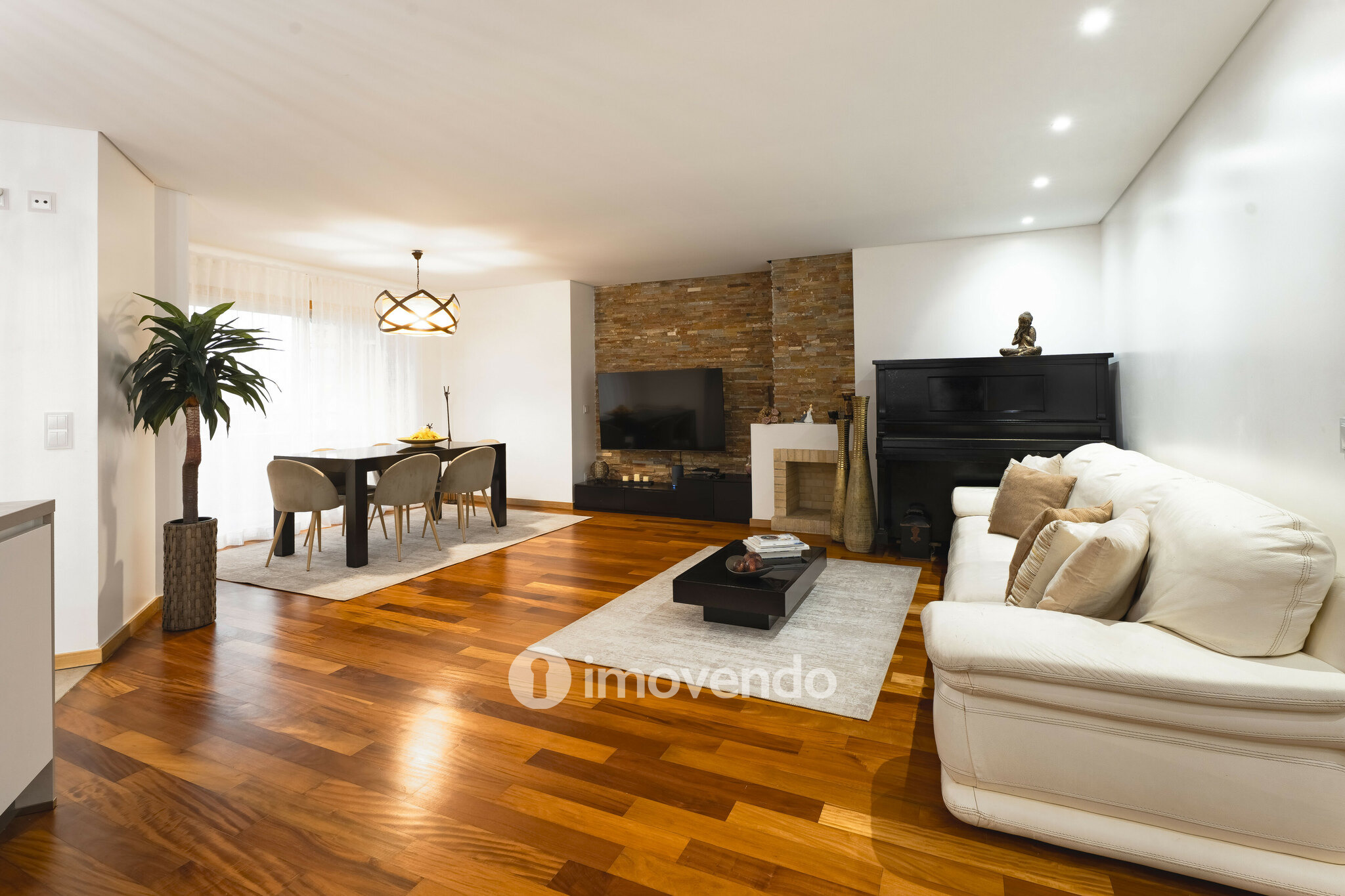 Apartamento T3 com estacionamento, a 100m da praia, na Lavra