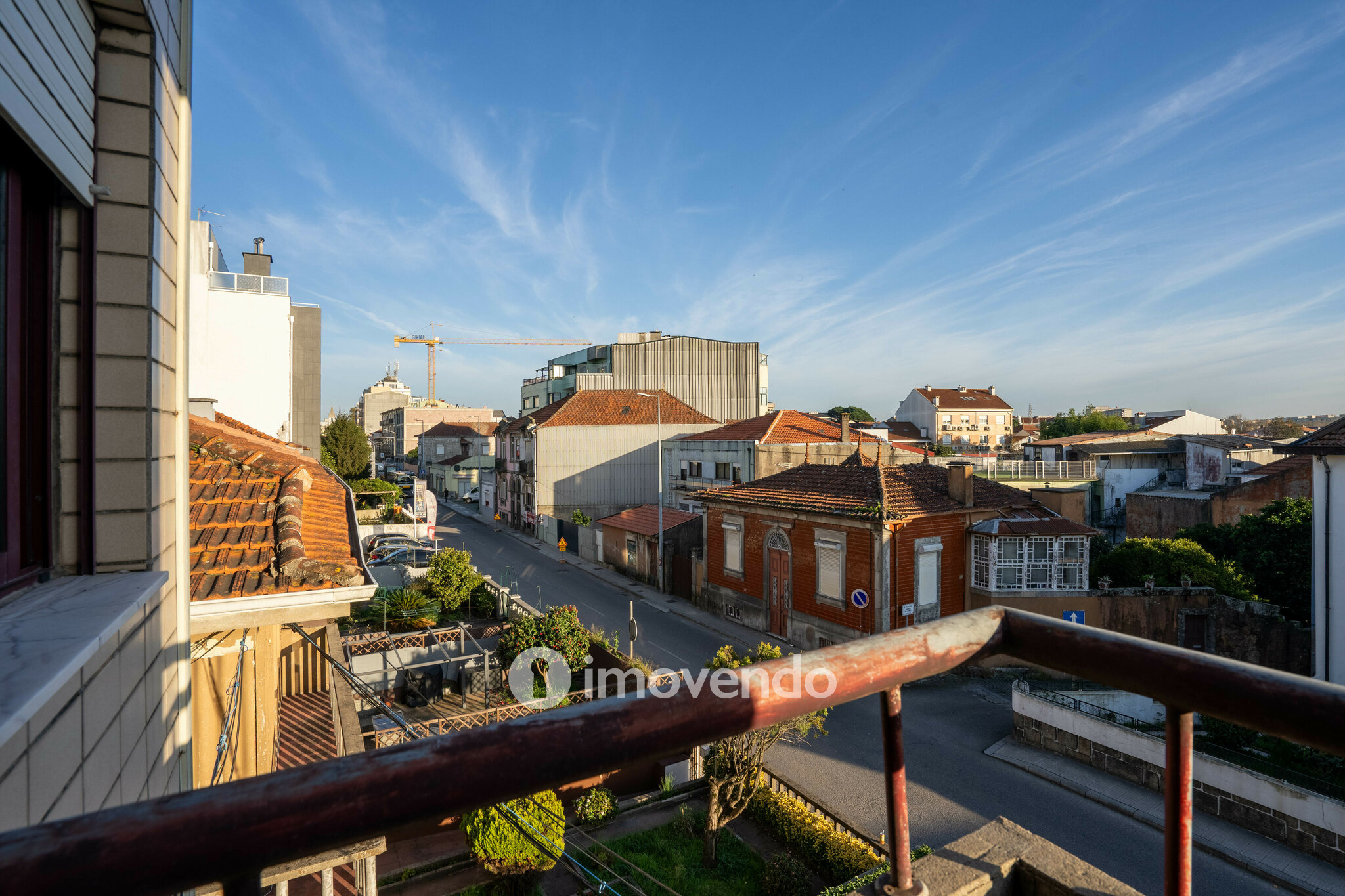 Apartamento T2, com estacionamento e arrecadação, no Porto