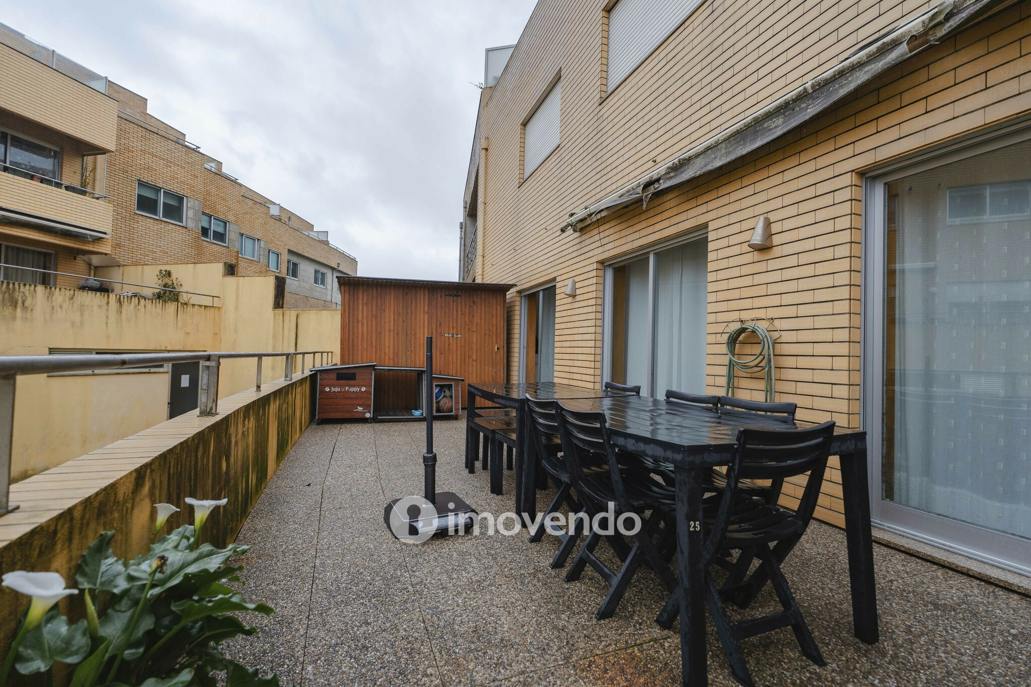 Apartamento T3 com estacionamento, a 100m da praia, na Lavra